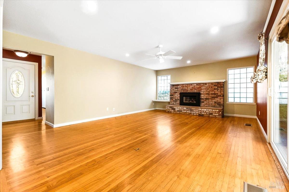 Detail Gallery Image 10 of 37 For 5331 Diane Way, Santa Rosa,  CA 95409 - 2 Beds | 2 Baths