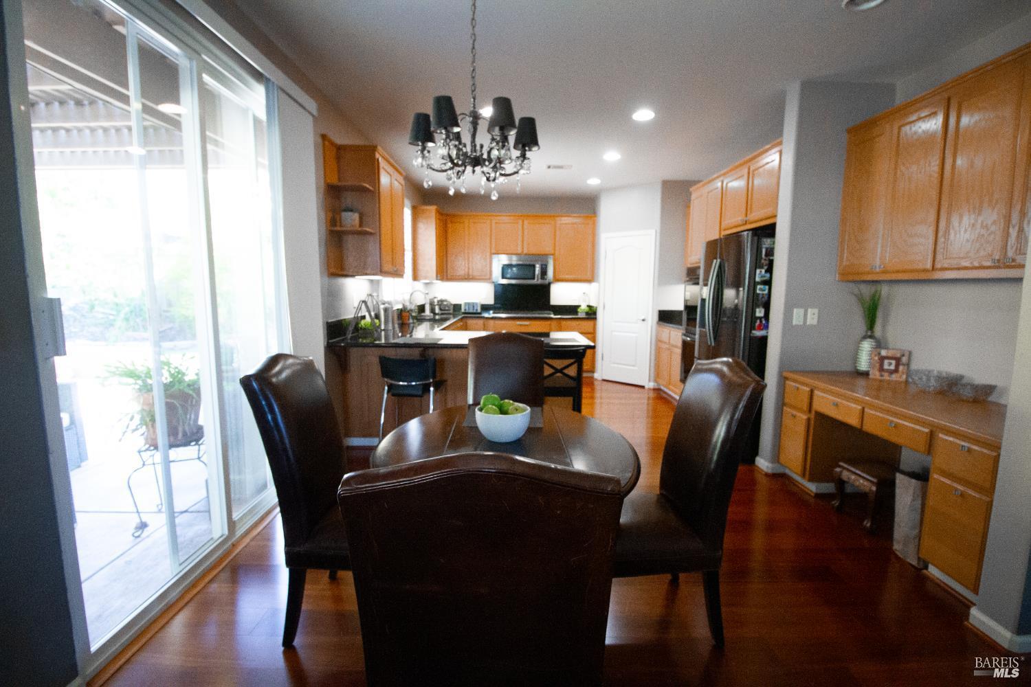 Detail Gallery Image 11 of 33 For 325 Marshall Rd, Vacaville,  CA 95687 - 4 Beds | 3 Baths