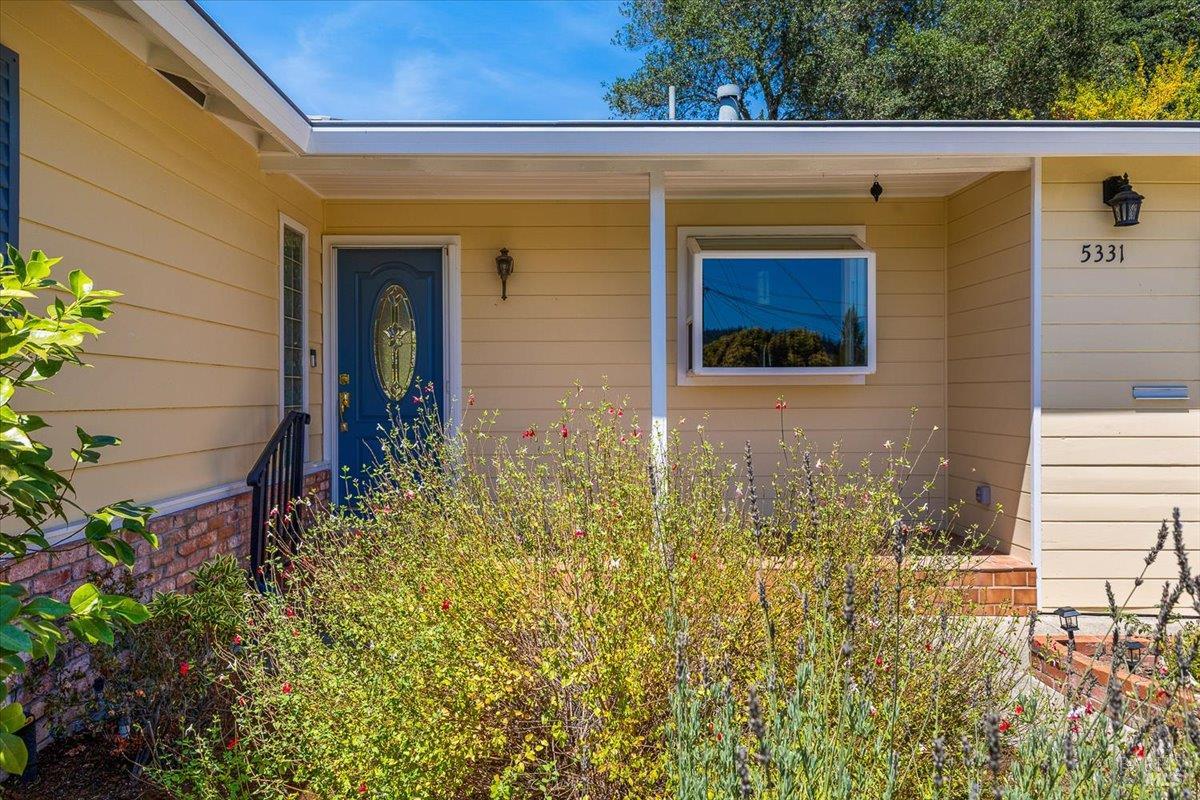 Detail Gallery Image 8 of 37 For 5331 Diane Way, Santa Rosa,  CA 95409 - 2 Beds | 2 Baths