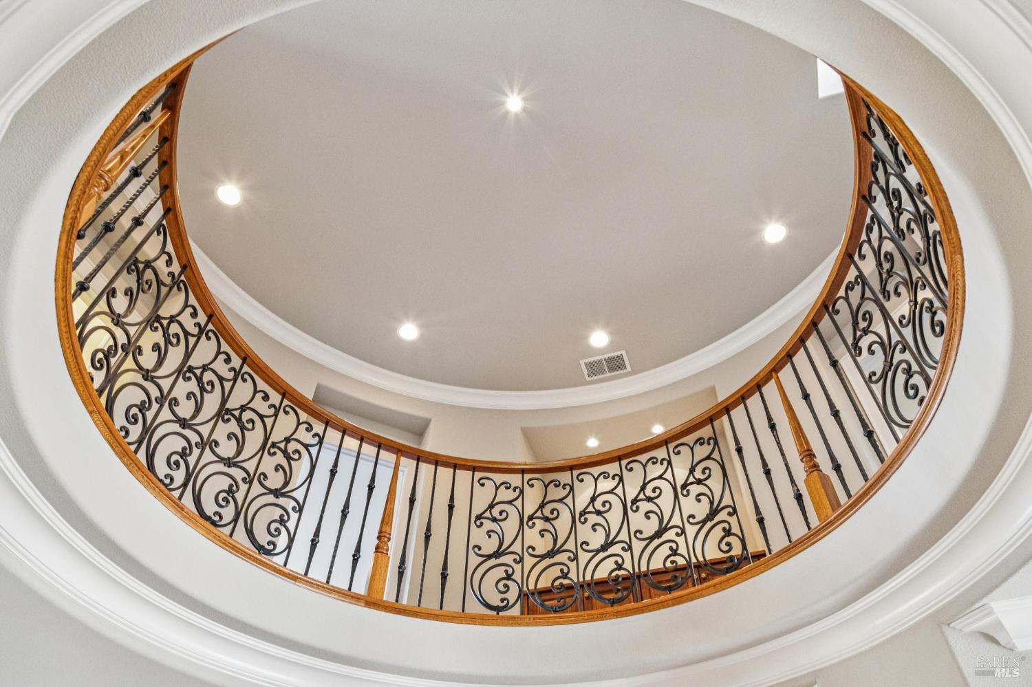 Detail Gallery Image 6 of 79 For 3557 Golf View Ter, Santa Rosa,  CA 95405 - 4 Beds | 3/1 Baths