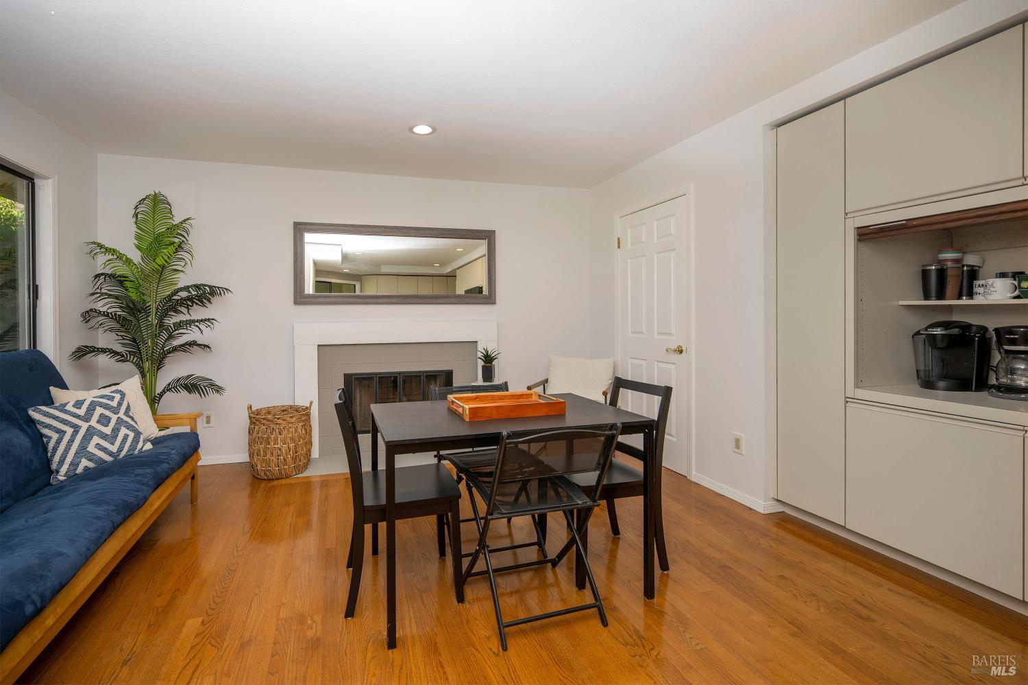 Detail Gallery Image 17 of 40 For 9636 Lakewood Dr, Windsor,  CA 95492 - 2 Beds | 2 Baths