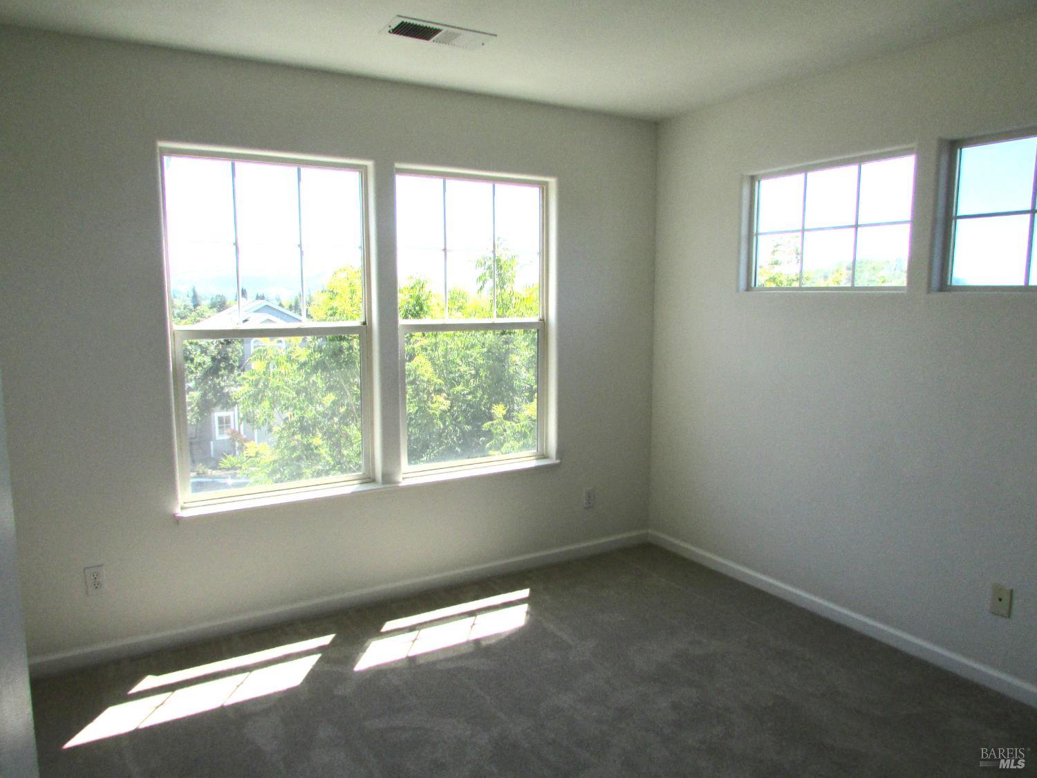 Detail Gallery Image 16 of 29 For 184 El Encanto Way, Santa Rosa,  CA 95409 - 4 Beds | 3/1 Baths