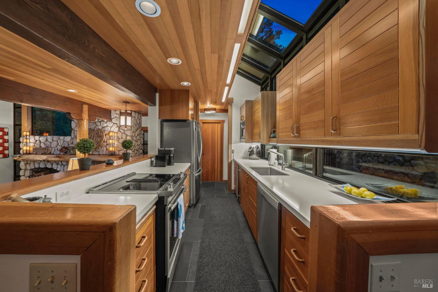 Detail Gallery Image 10 of 70 For 54789 Wildwood Dr, Idyllwild,  CA 92549 - 4 Beds | 3/1 Baths
