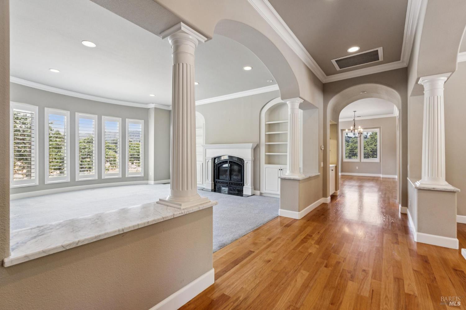 Detail Gallery Image 11 of 79 For 3557 Golf View Ter, Santa Rosa,  CA 95405 - 4 Beds | 3/1 Baths