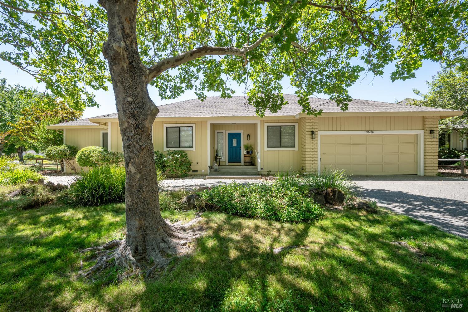Detail Gallery Image 3 of 40 For 9636 Lakewood Dr, Windsor,  CA 95492 - 2 Beds | 2 Baths