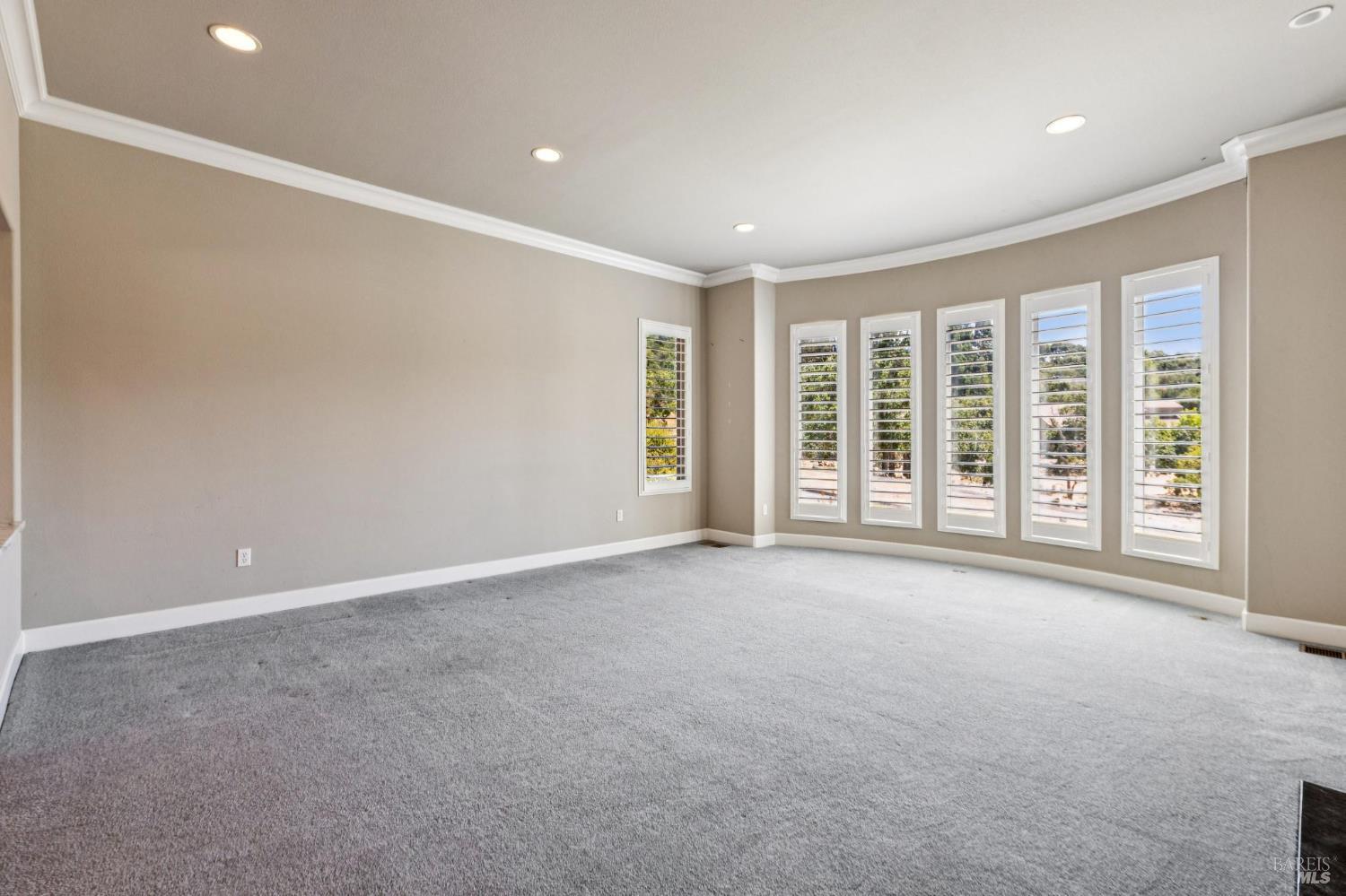 Detail Gallery Image 14 of 79 For 3557 Golf View Ter, Santa Rosa,  CA 95405 - 4 Beds | 3/1 Baths