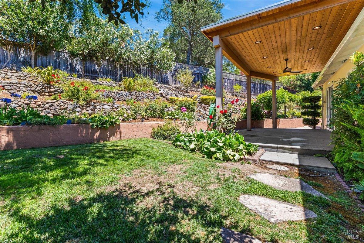 Detail Gallery Image 18 of 37 For 5331 Diane Way, Santa Rosa,  CA 95409 - 2 Beds | 2 Baths