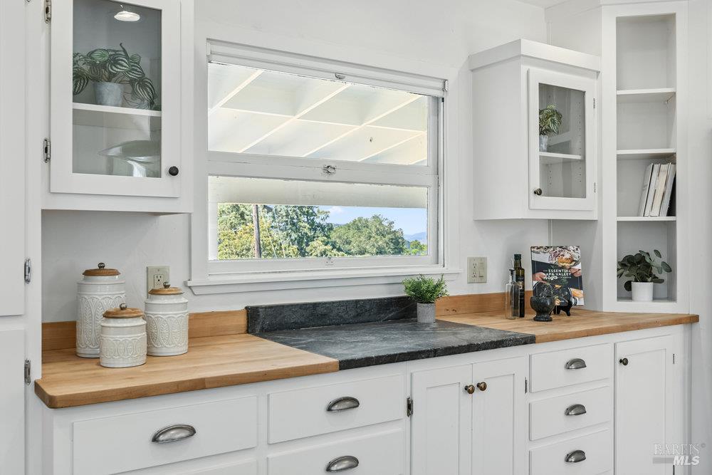 Detail Gallery Image 26 of 49 For 1180 Green Valley Rd, Napa,  CA 94558 - 3 Beds | 2 Baths