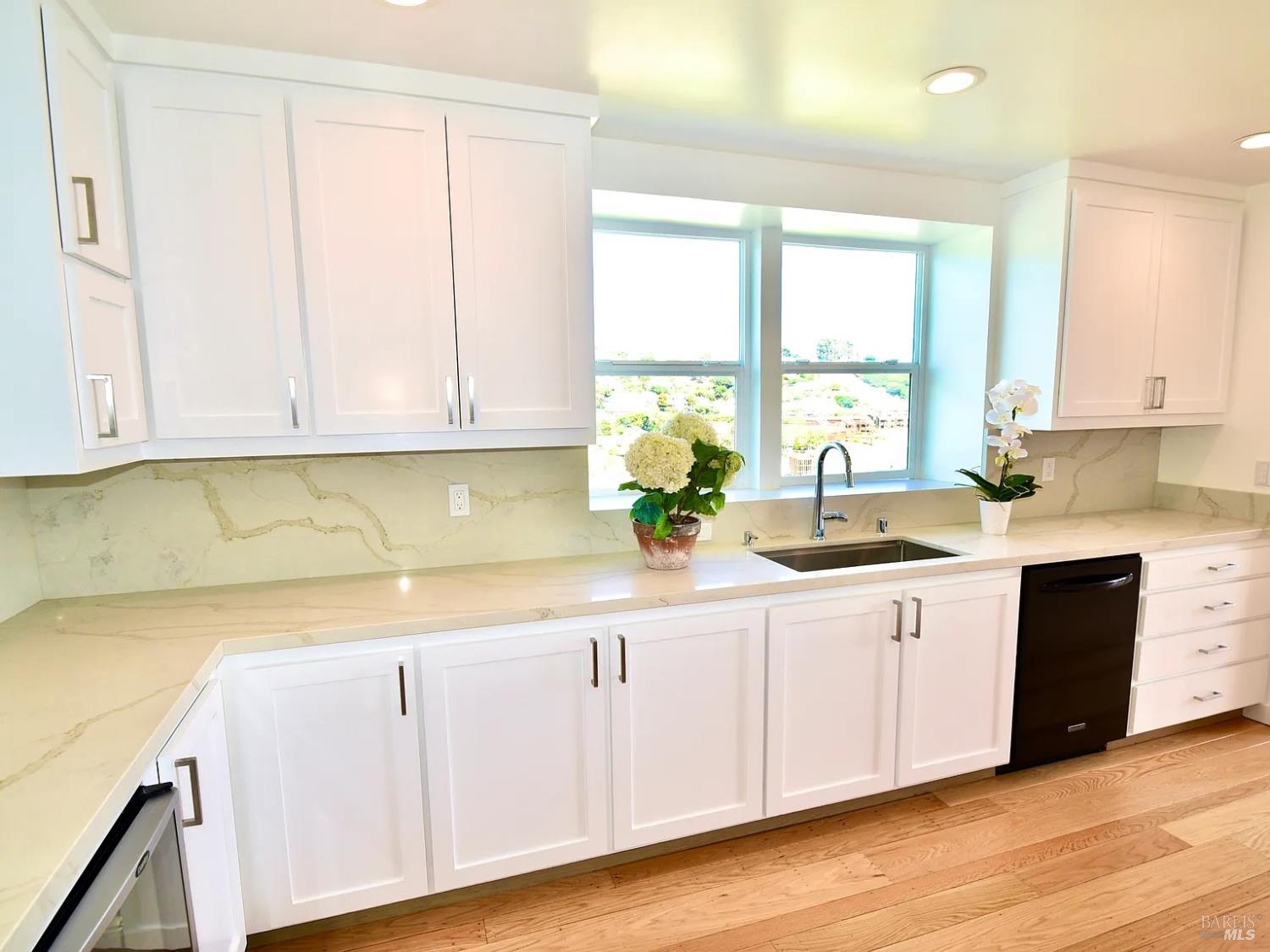Detail Gallery Image 30 of 95 For 73 Eastview Ave, Tiburon,  CA 94920 - 4 Beds | 4/1 Baths