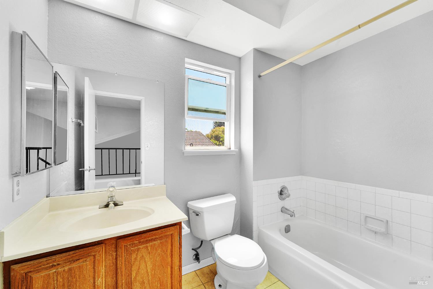 Detail Gallery Image 12 of 29 For 289 Catalina Way, Vallejo,  CA 94589 - 4 Beds | 3 Baths