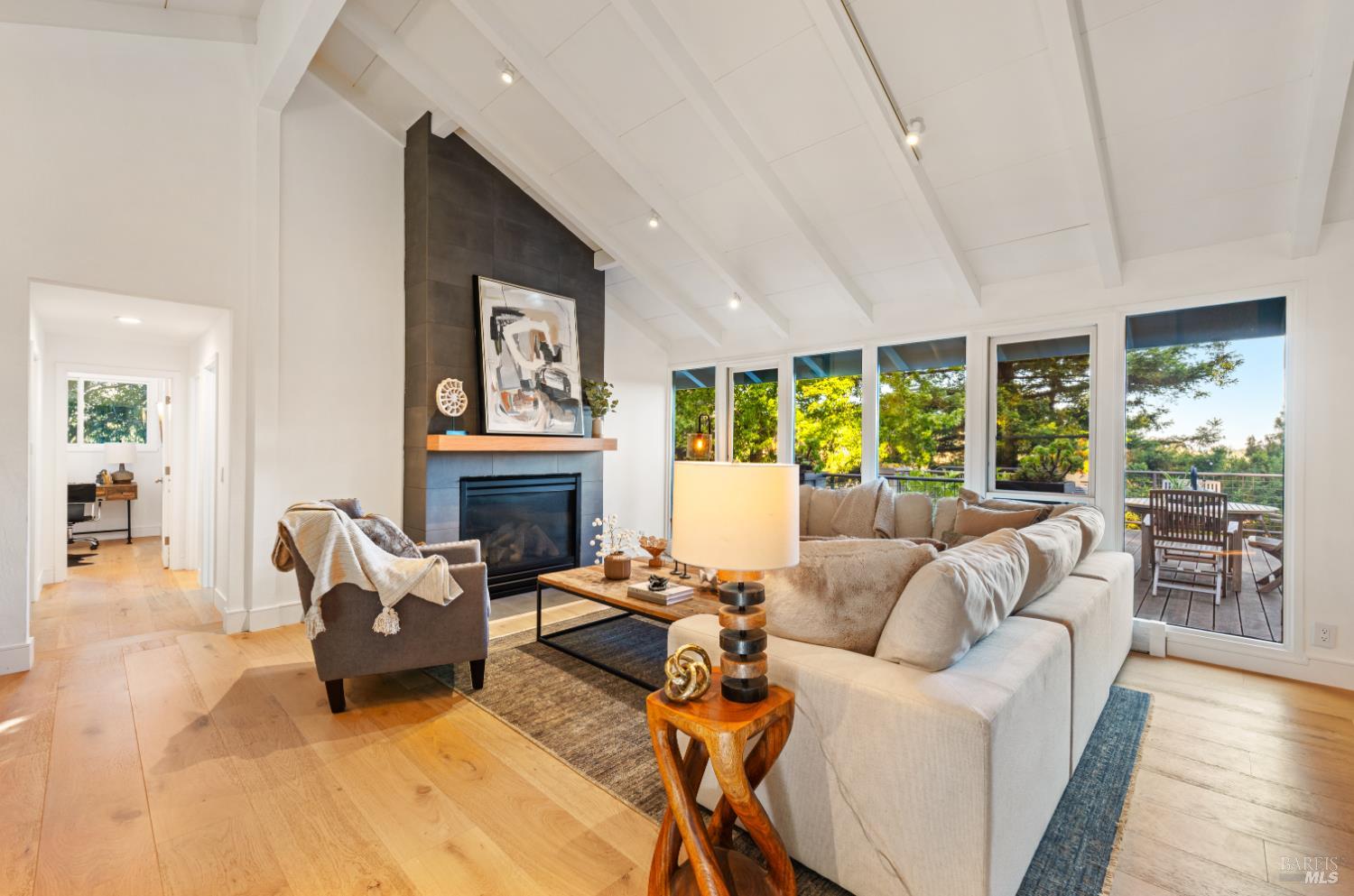 Detail Gallery Image 13 of 55 For 17 Eton Way, Mill Valley,  CA 94941 - 5 Beds | 3/1 Baths