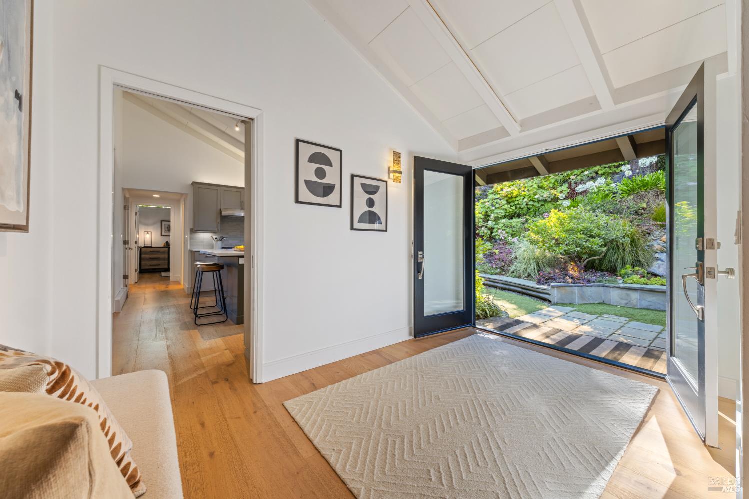Detail Gallery Image 10 of 55 For 17 Eton Way, Mill Valley,  CA 94941 - 5 Beds | 3/1 Baths