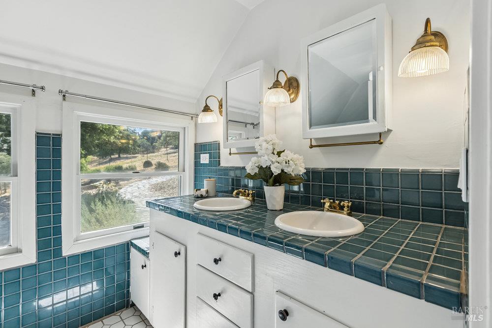 Detail Gallery Image 15 of 49 For 1180 Green Valley Rd, Napa,  CA 94558 - 3 Beds | 2 Baths