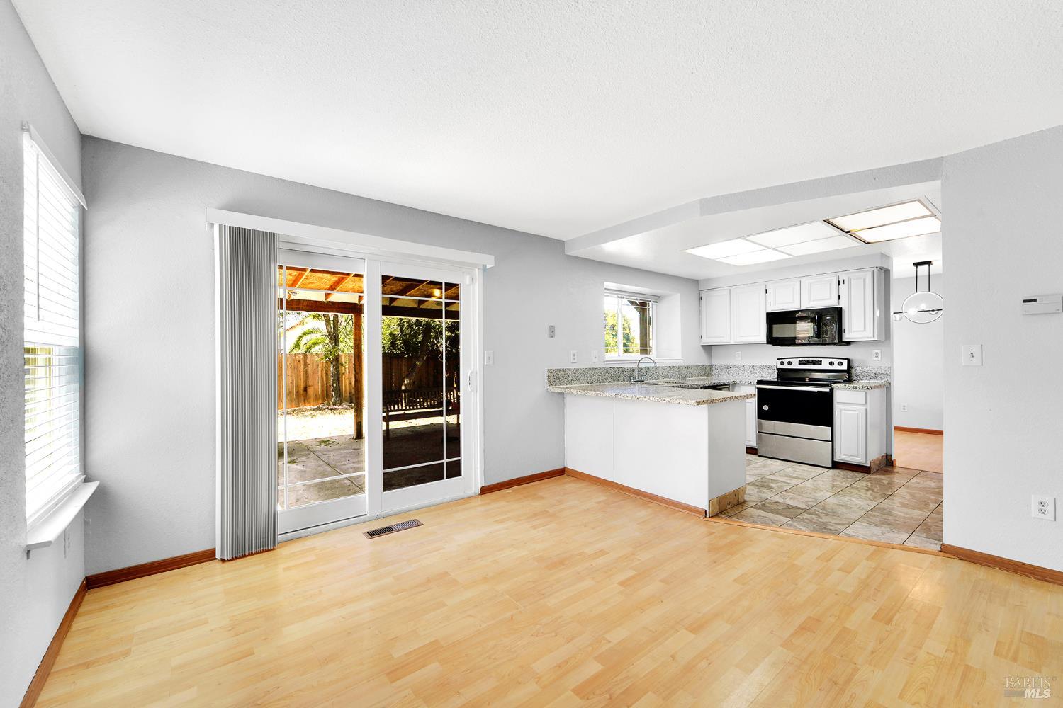Detail Gallery Image 6 of 29 For 289 Catalina Way, Vallejo,  CA 94589 - 4 Beds | 3 Baths