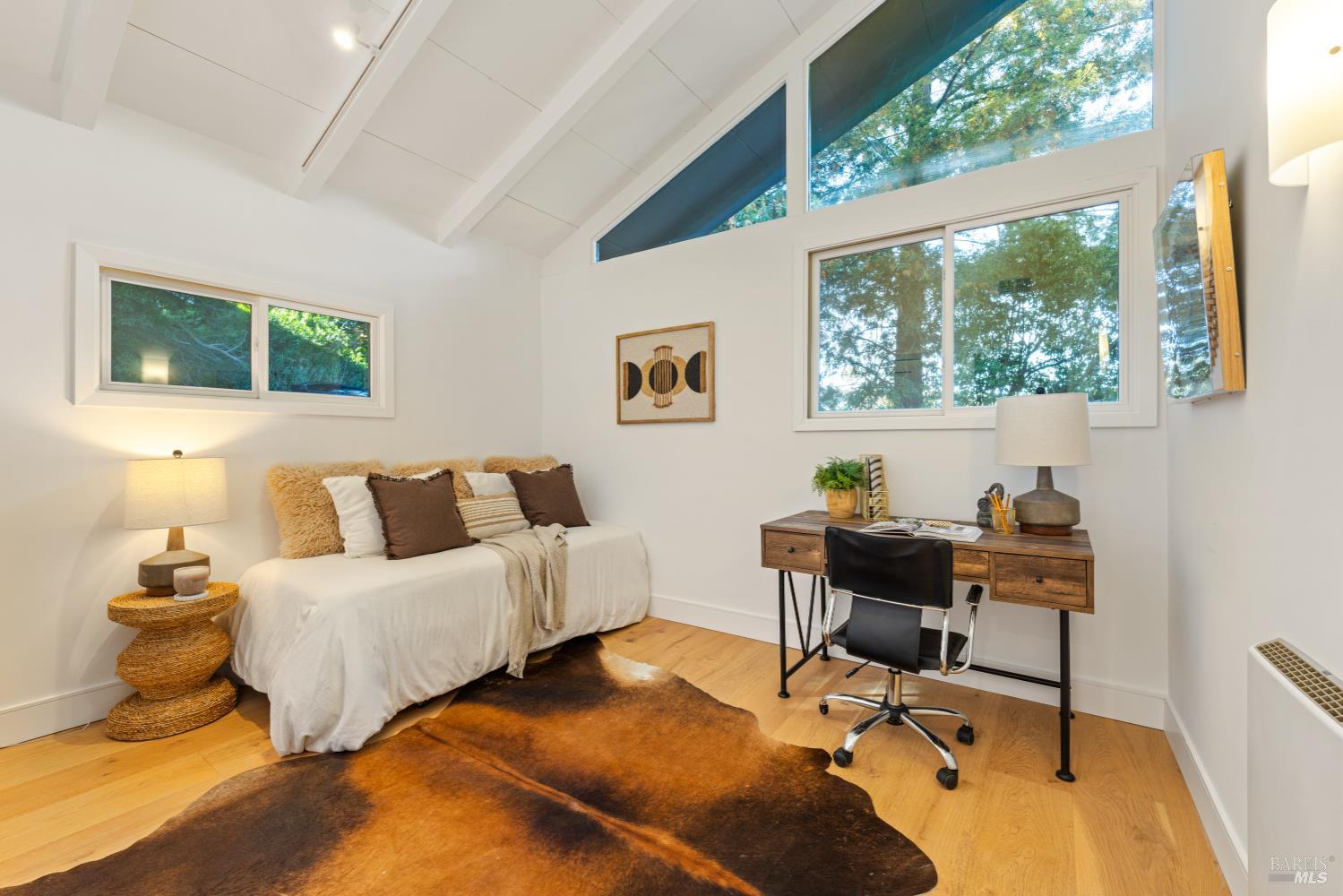 Detail Gallery Image 31 of 55 For 17 Eton Way, Mill Valley,  CA 94941 - 5 Beds | 3/1 Baths