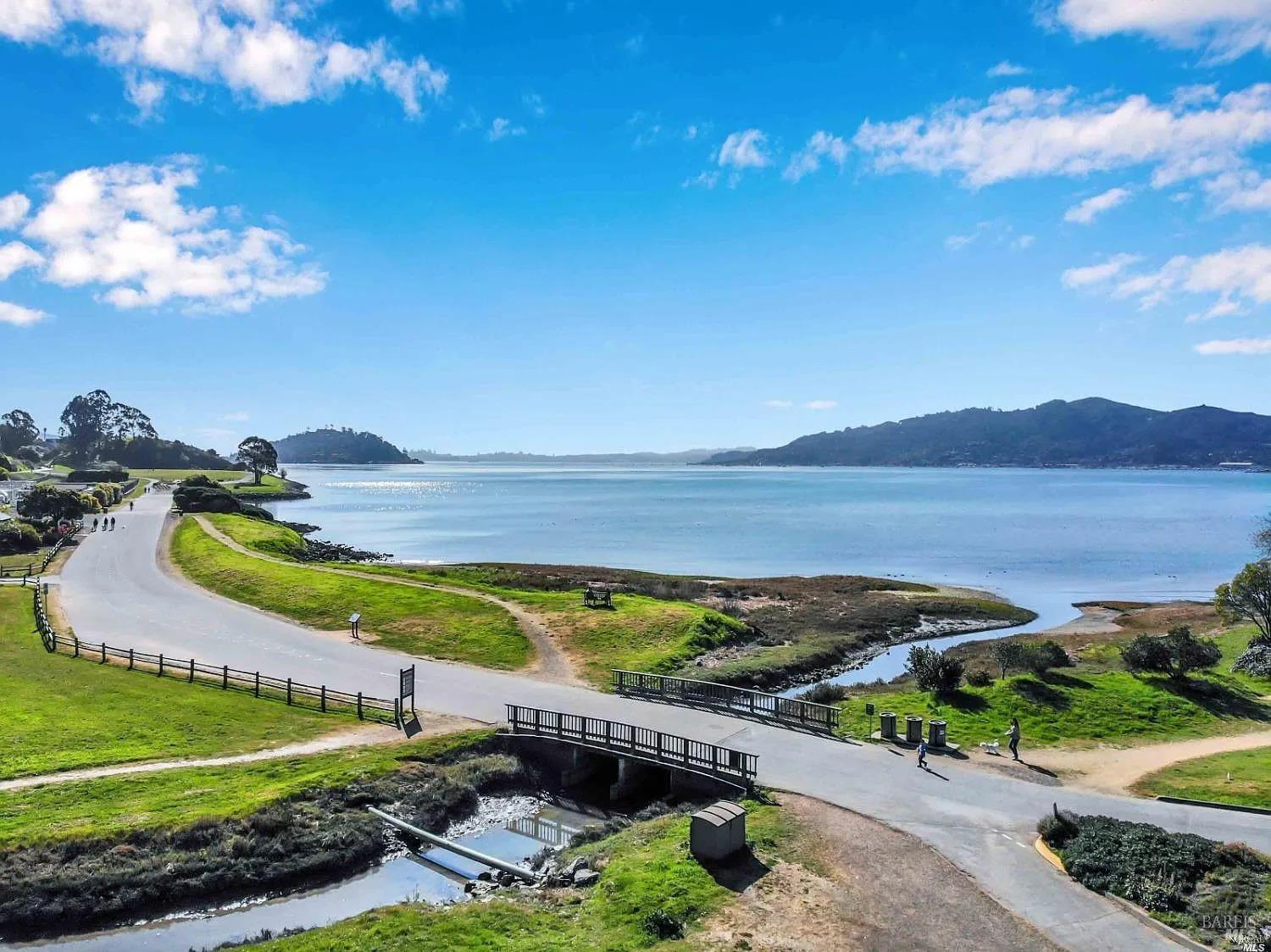 Detail Gallery Image 81 of 95 For 73 Eastview Ave, Tiburon,  CA 94920 - 4 Beds | 4/1 Baths