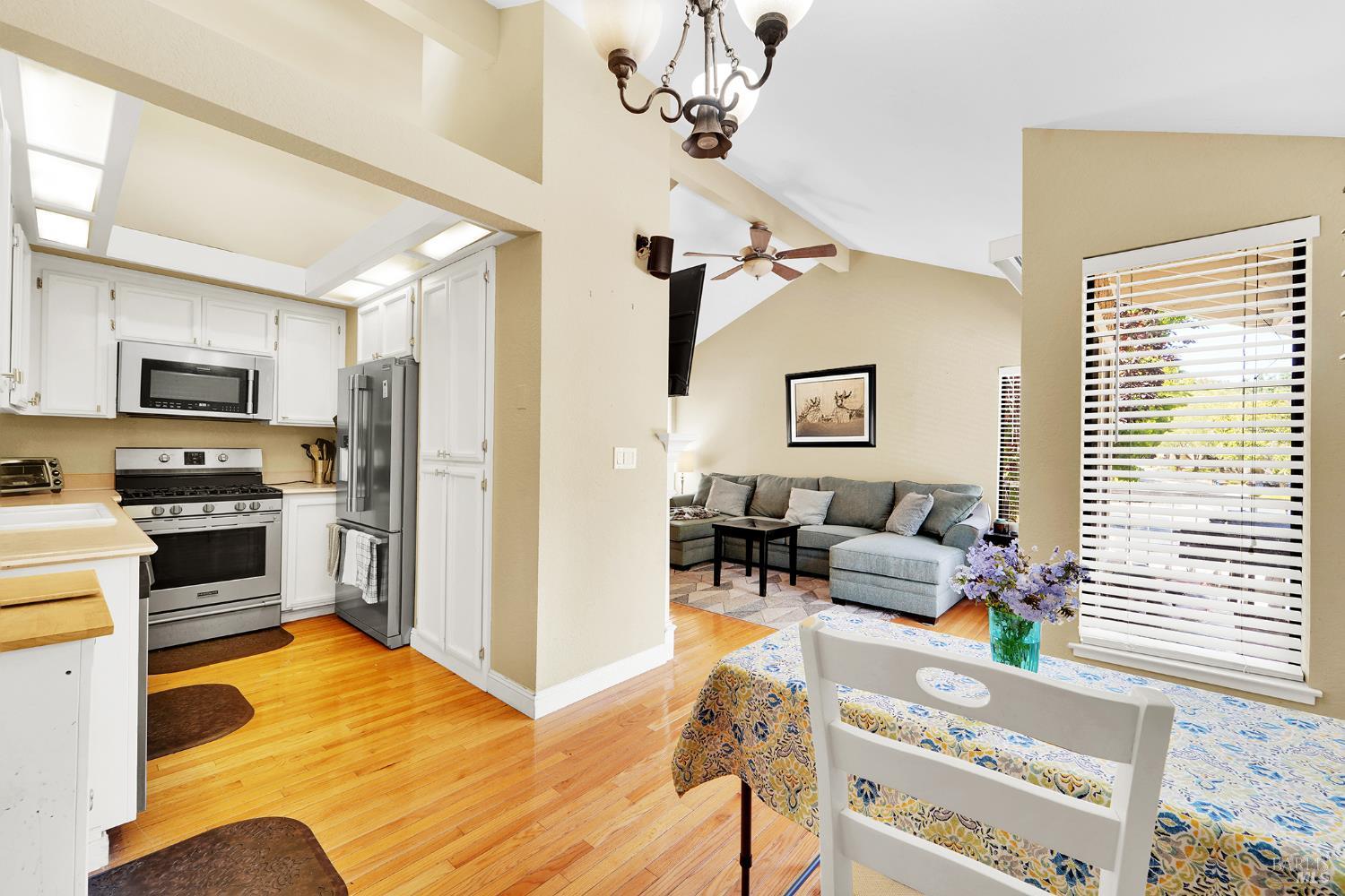 Detail Gallery Image 9 of 24 For 2109 Lost Lake Pl, Martinez,  CA 94553 - 2 Beds | 2 Baths