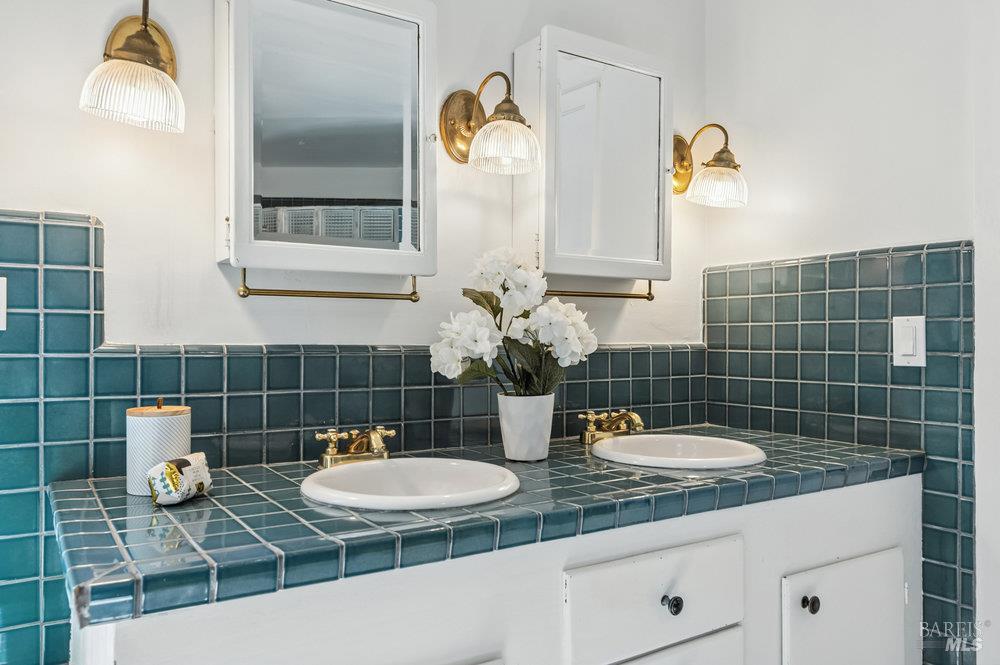 Detail Gallery Image 17 of 49 For 1180 Green Valley Rd, Napa,  CA 94558 - 3 Beds | 2 Baths