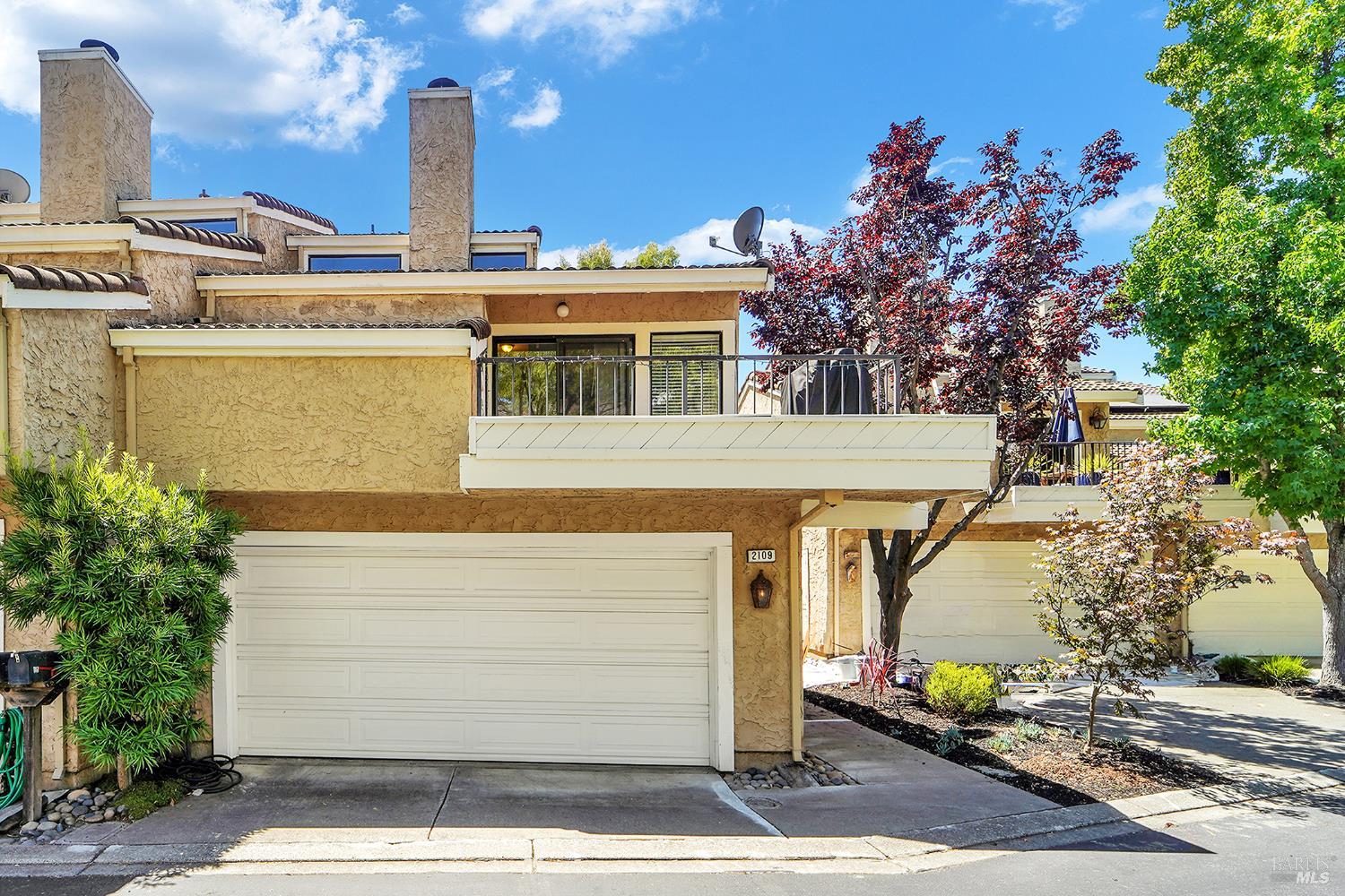 Detail Gallery Image 1 of 24 For 2109 Lost Lake Pl, Martinez,  CA 94553 - 2 Beds | 2 Baths