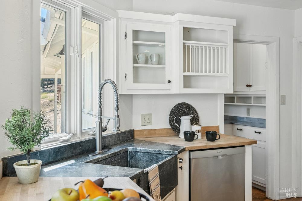 Detail Gallery Image 25 of 49 For 1180 Green Valley Rd, Napa,  CA 94558 - 3 Beds | 2 Baths