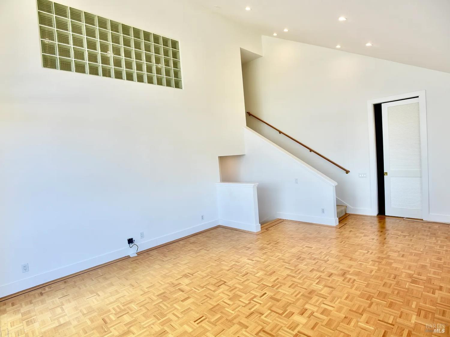 Detail Gallery Image 53 of 95 For 73 Eastview Ave, Tiburon,  CA 94920 - 4 Beds | 4/1 Baths
