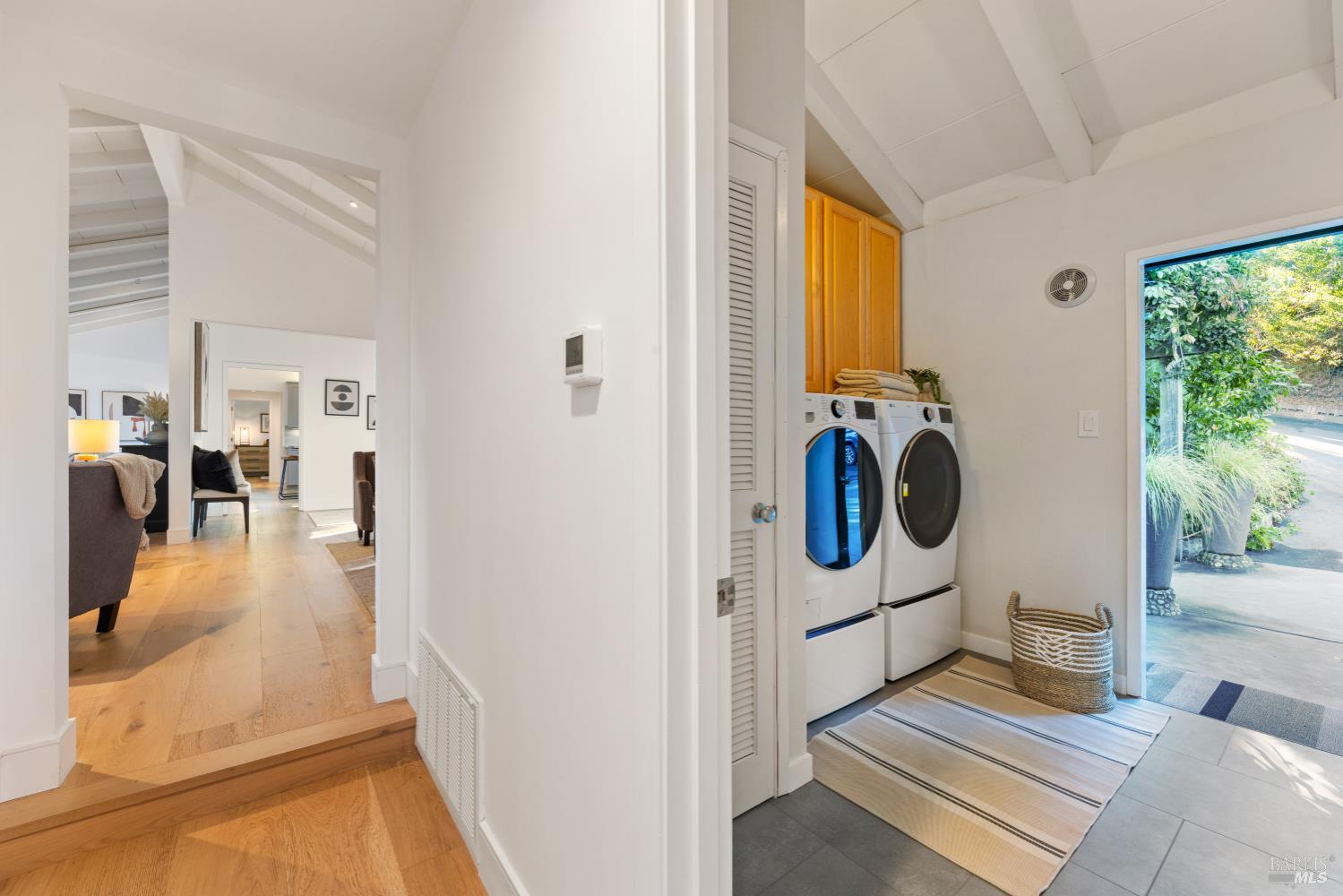 Detail Gallery Image 34 of 55 For 17 Eton Way, Mill Valley,  CA 94941 - 5 Beds | 3/1 Baths