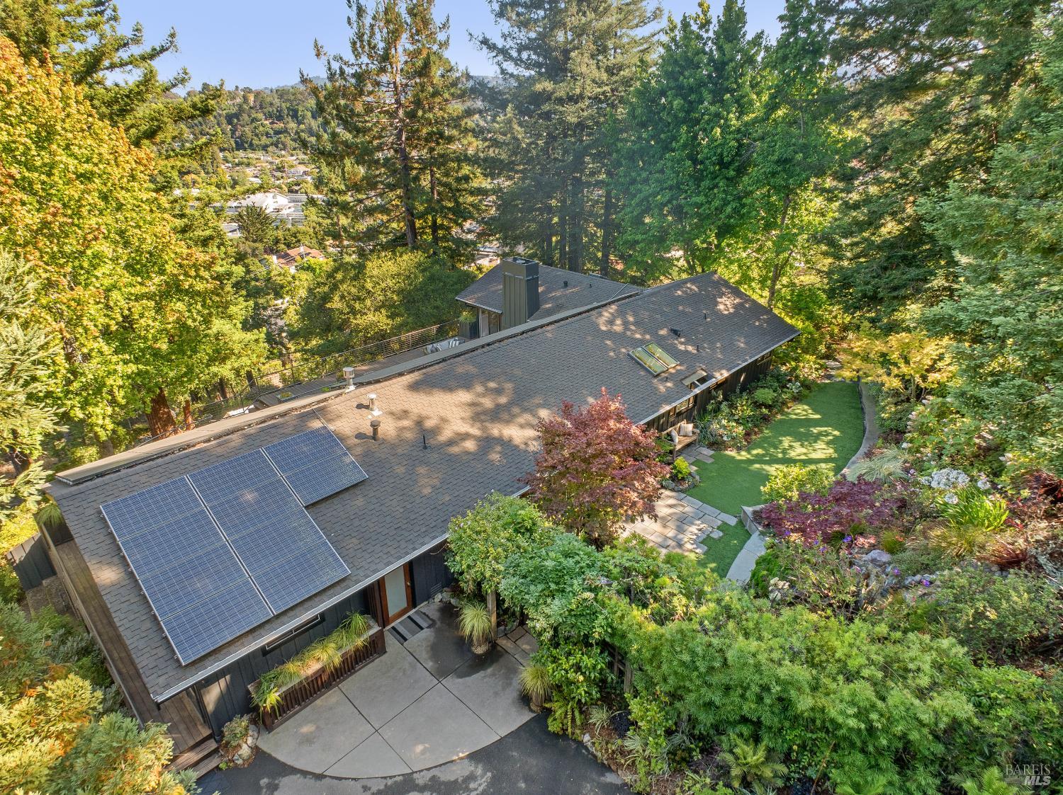 Detail Gallery Image 2 of 55 For 17 Eton Way, Mill Valley,  CA 94941 - 5 Beds | 3/1 Baths