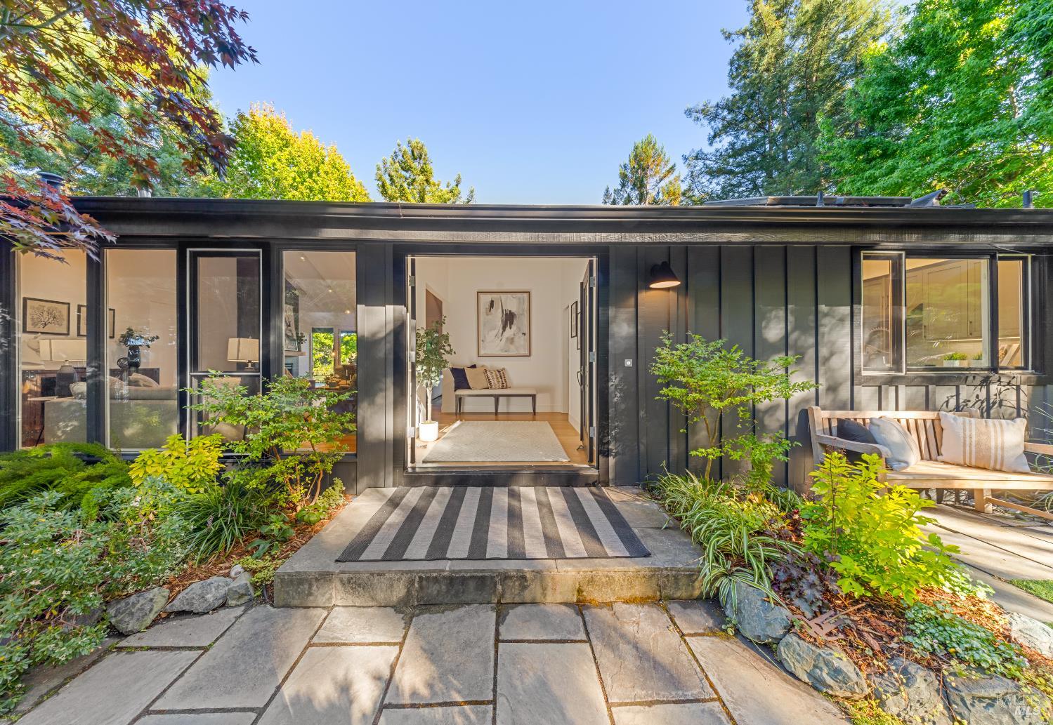 Detail Gallery Image 8 of 55 For 17 Eton Way, Mill Valley,  CA 94941 - 5 Beds | 3/1 Baths