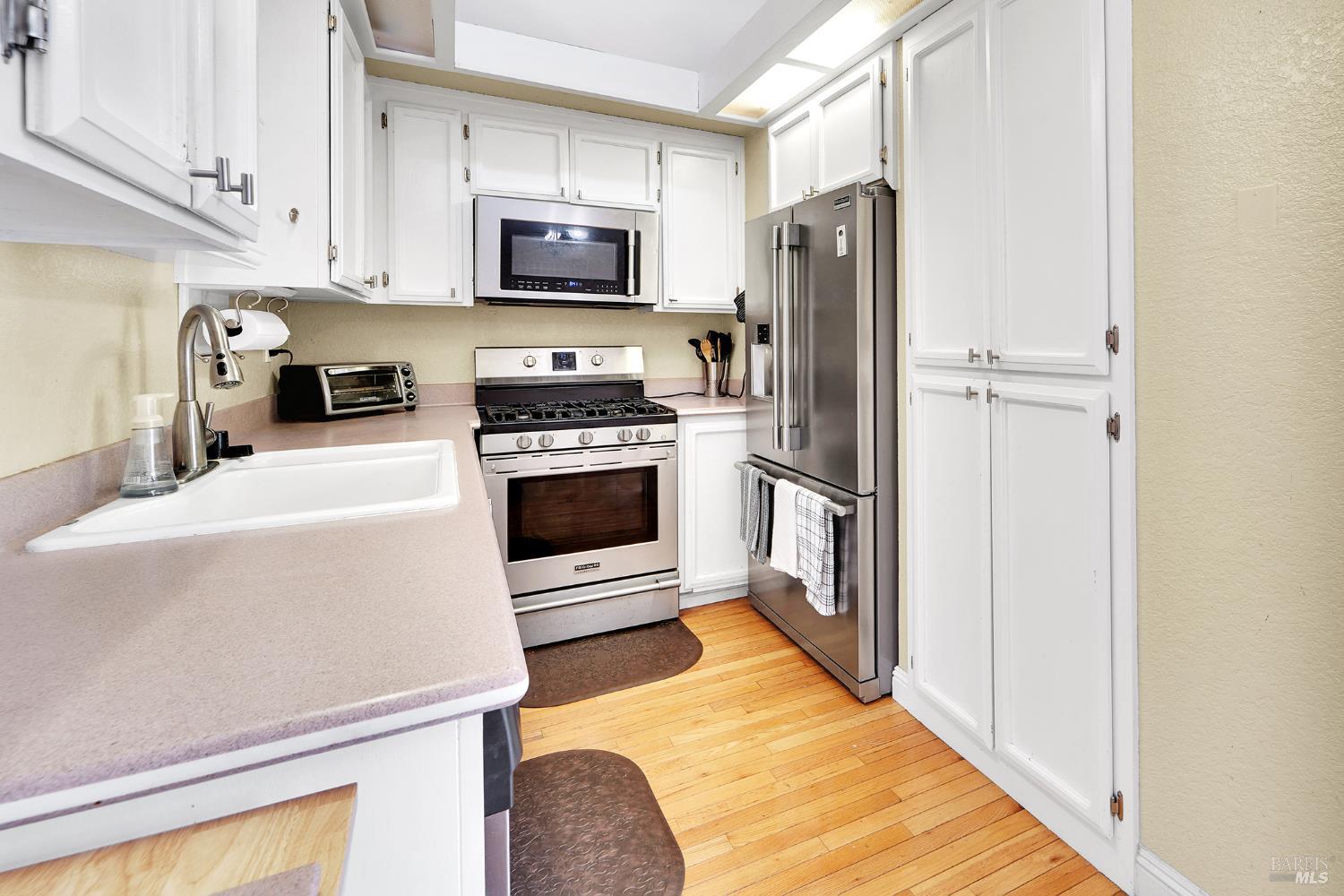 Detail Gallery Image 11 of 24 For 2109 Lost Lake Pl, Martinez,  CA 94553 - 2 Beds | 2 Baths