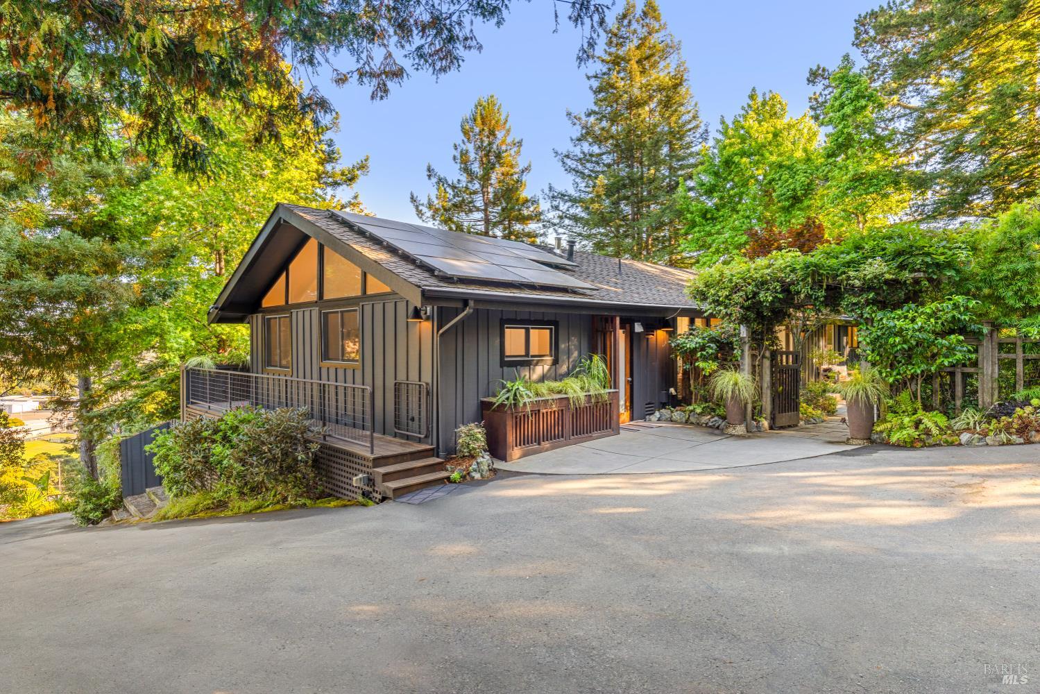 Detail Gallery Image 3 of 55 For 17 Eton Way, Mill Valley,  CA 94941 - 5 Beds | 3/1 Baths