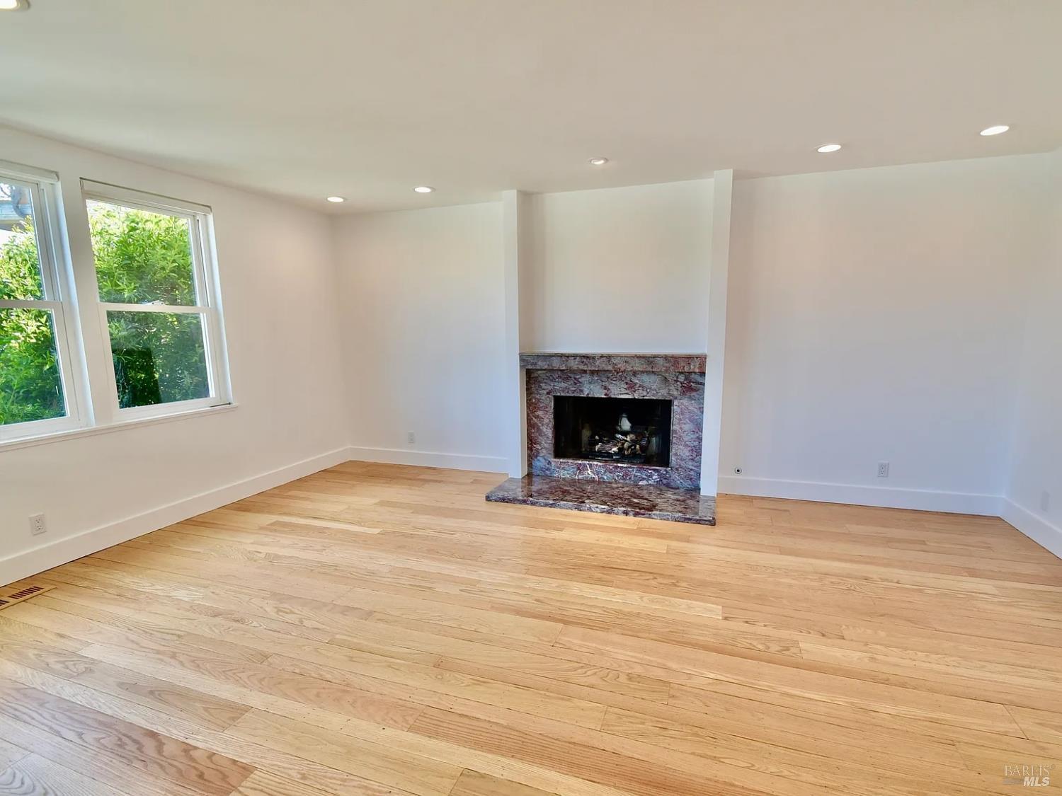 Detail Gallery Image 20 of 95 For 73 Eastview Ave, Tiburon,  CA 94920 - 4 Beds | 4/1 Baths
