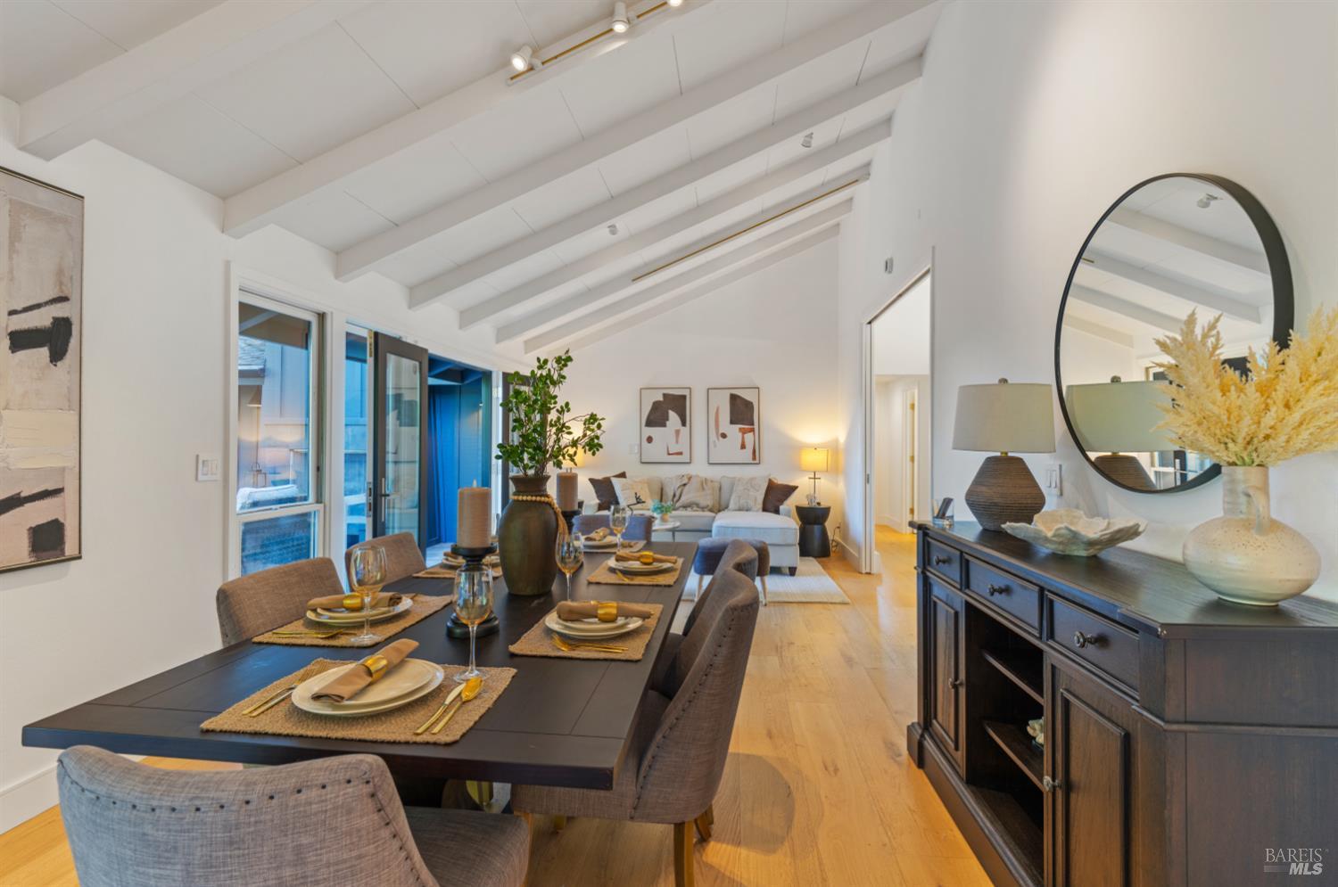 Detail Gallery Image 16 of 55 For 17 Eton Way, Mill Valley,  CA 94941 - 5 Beds | 3/1 Baths