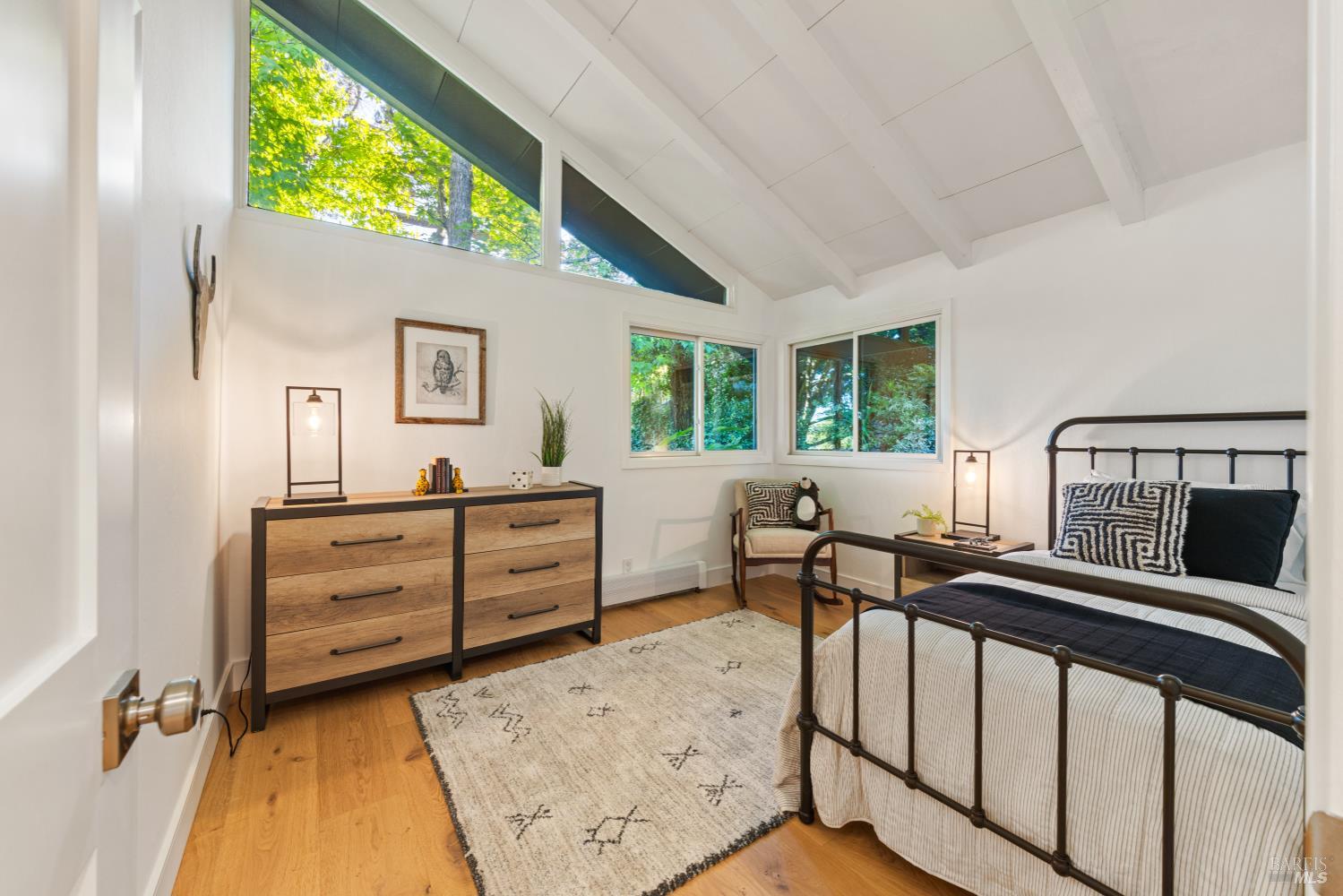 Detail Gallery Image 27 of 55 For 17 Eton Way, Mill Valley,  CA 94941 - 5 Beds | 3/1 Baths