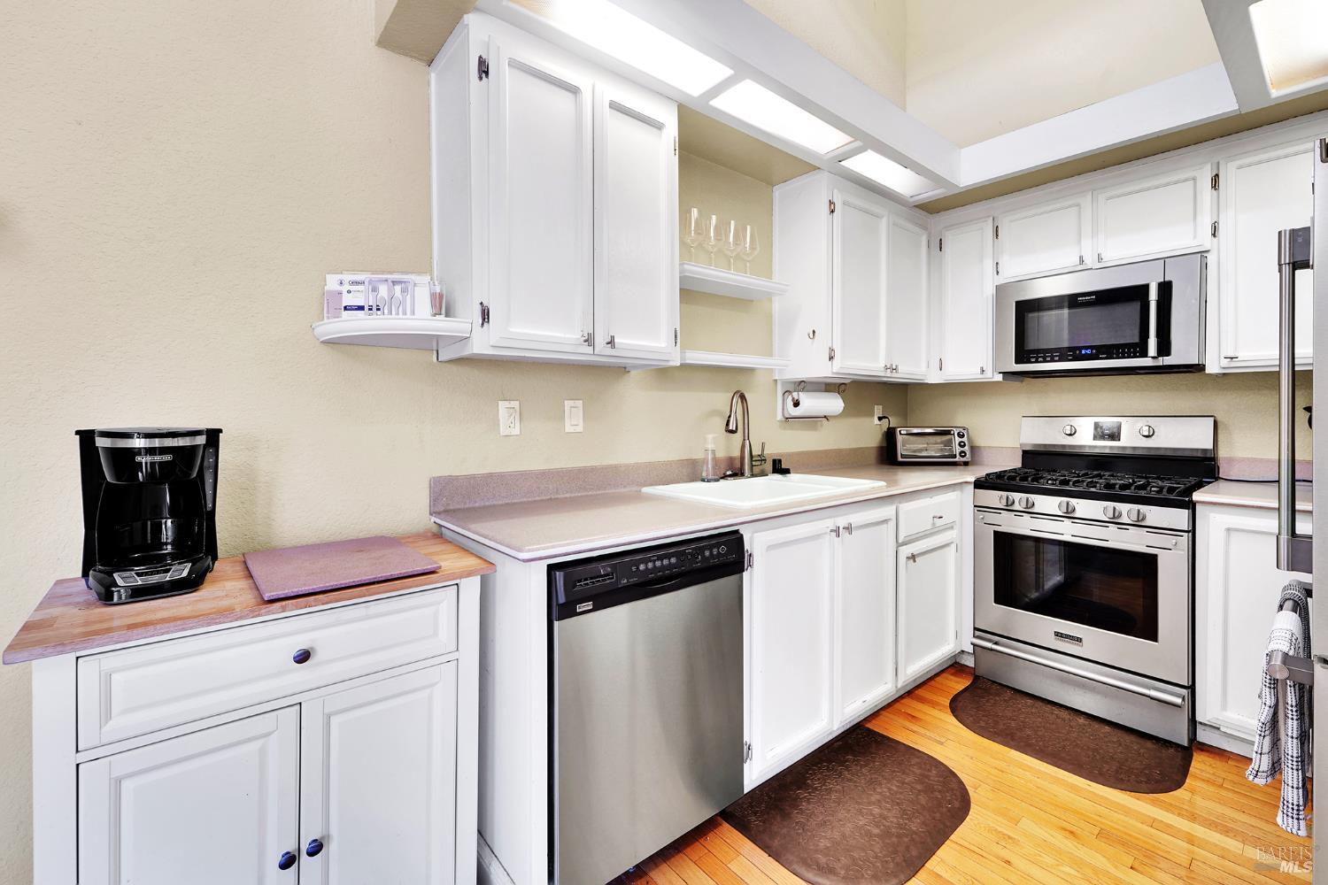 Detail Gallery Image 10 of 24 For 2109 Lost Lake Pl, Martinez,  CA 94553 - 2 Beds | 2 Baths