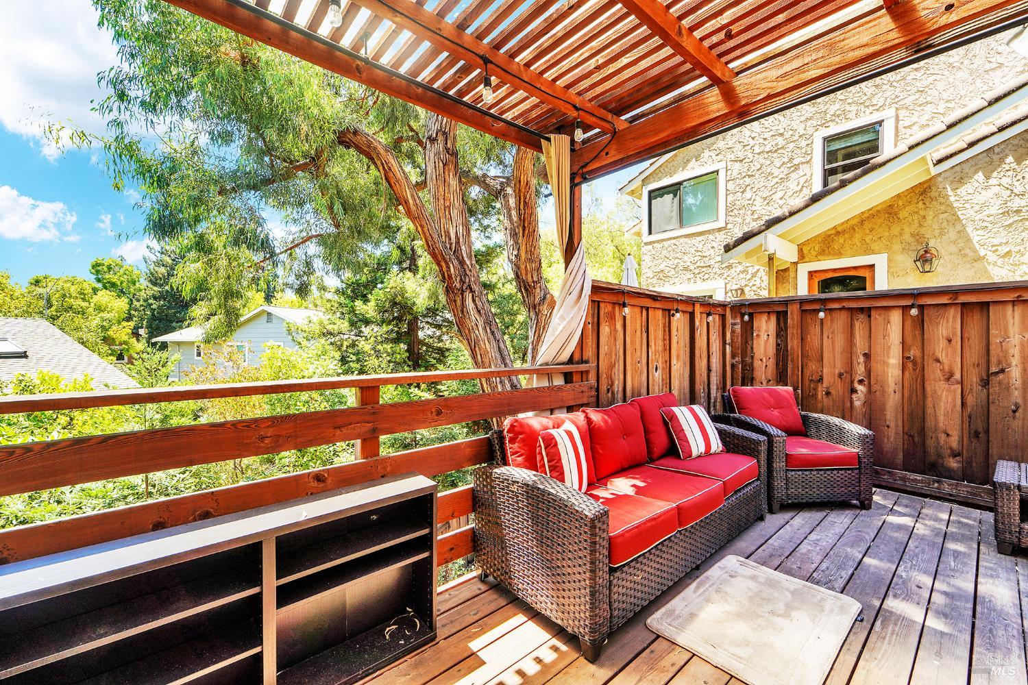 Detail Gallery Image 17 of 24 For 2109 Lost Lake Pl, Martinez,  CA 94553 - 2 Beds | 2 Baths
