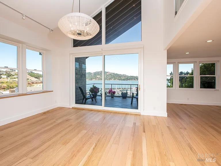 Detail Gallery Image 32 of 95 For 73 Eastview Ave, Tiburon,  CA 94920 - 4 Beds | 4/1 Baths