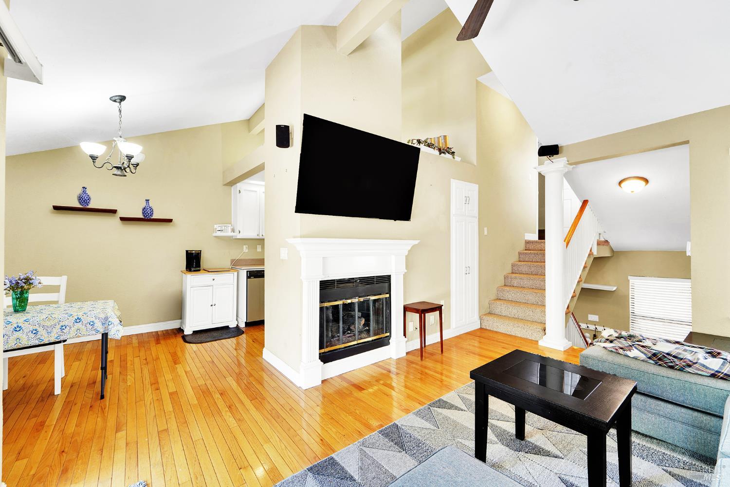 Detail Gallery Image 7 of 24 For 2109 Lost Lake Pl, Martinez,  CA 94553 - 2 Beds | 2 Baths