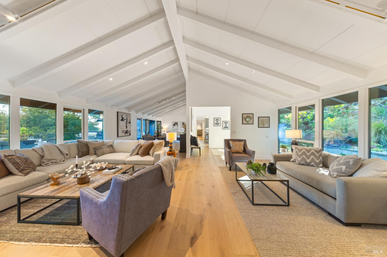 Detail Gallery Image 11 of 55 For 17 Eton Way, Mill Valley,  CA 94941 - 5 Beds | 3/1 Baths