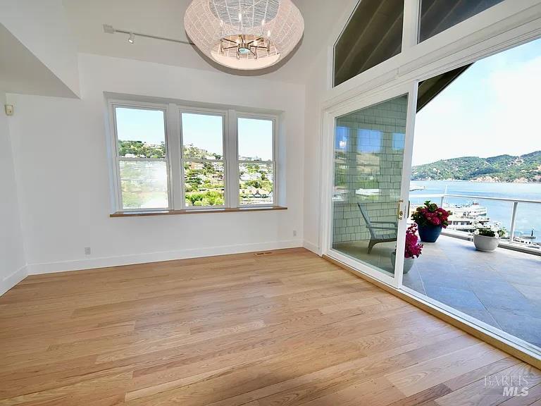 Detail Gallery Image 25 of 95 For 73 Eastview Ave, Tiburon,  CA 94920 - 4 Beds | 4/1 Baths