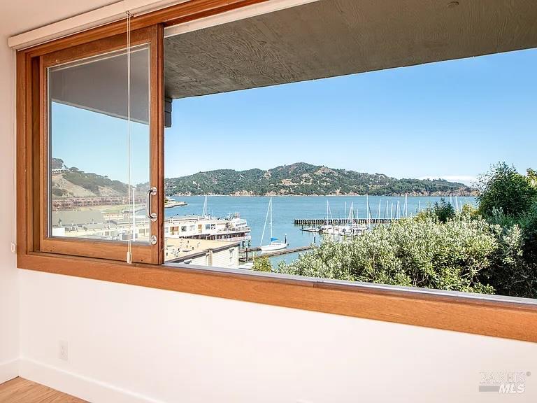 Detail Gallery Image 39 of 95 For 73 Eastview Ave, Tiburon,  CA 94920 - 4 Beds | 4/1 Baths