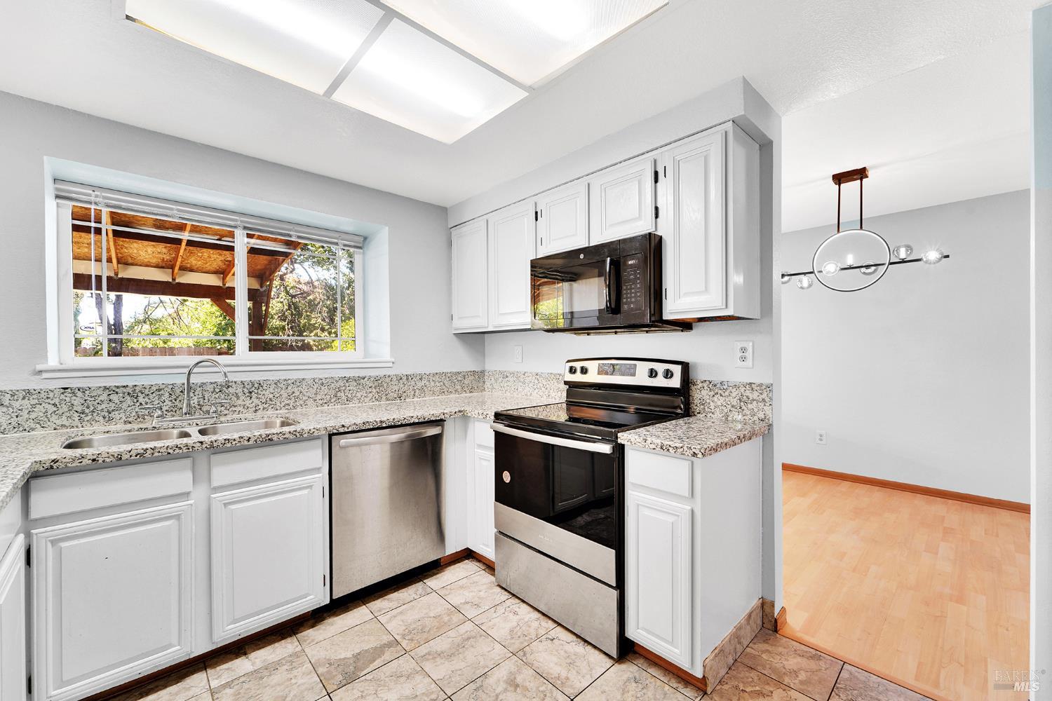 Detail Gallery Image 9 of 29 For 289 Catalina Way, Vallejo,  CA 94589 - 4 Beds | 3 Baths