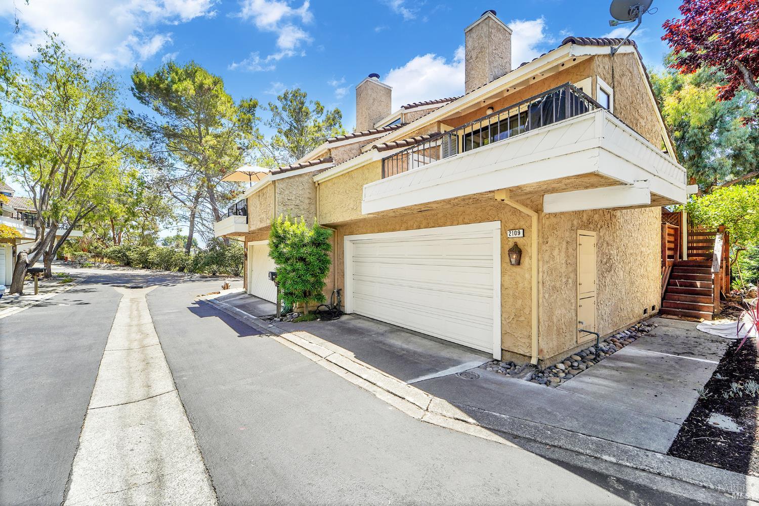 Detail Gallery Image 2 of 24 For 2109 Lost Lake Pl, Martinez,  CA 94553 - 2 Beds | 2 Baths