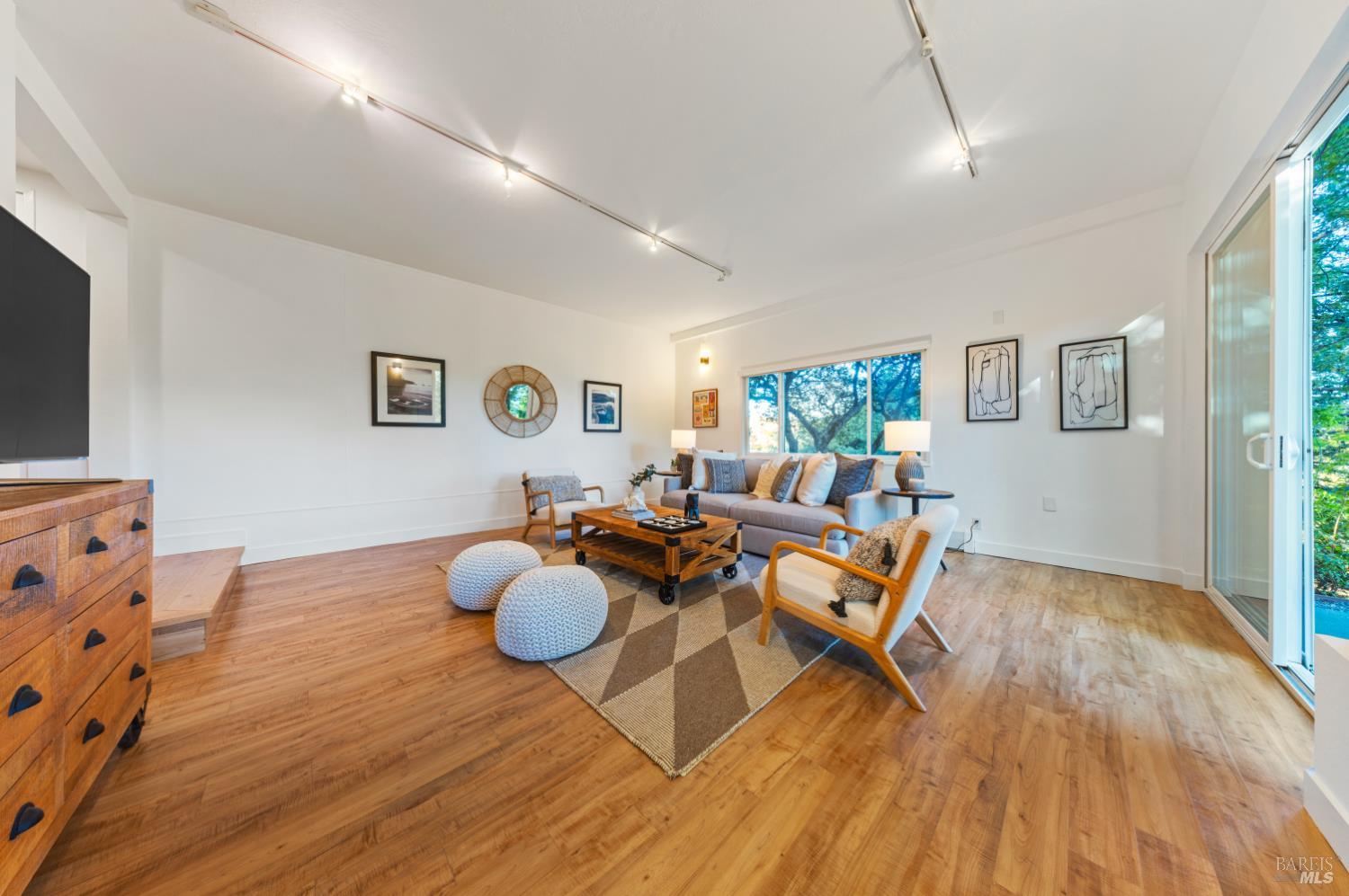 Detail Gallery Image 35 of 55 For 17 Eton Way, Mill Valley,  CA 94941 - 5 Beds | 3/1 Baths