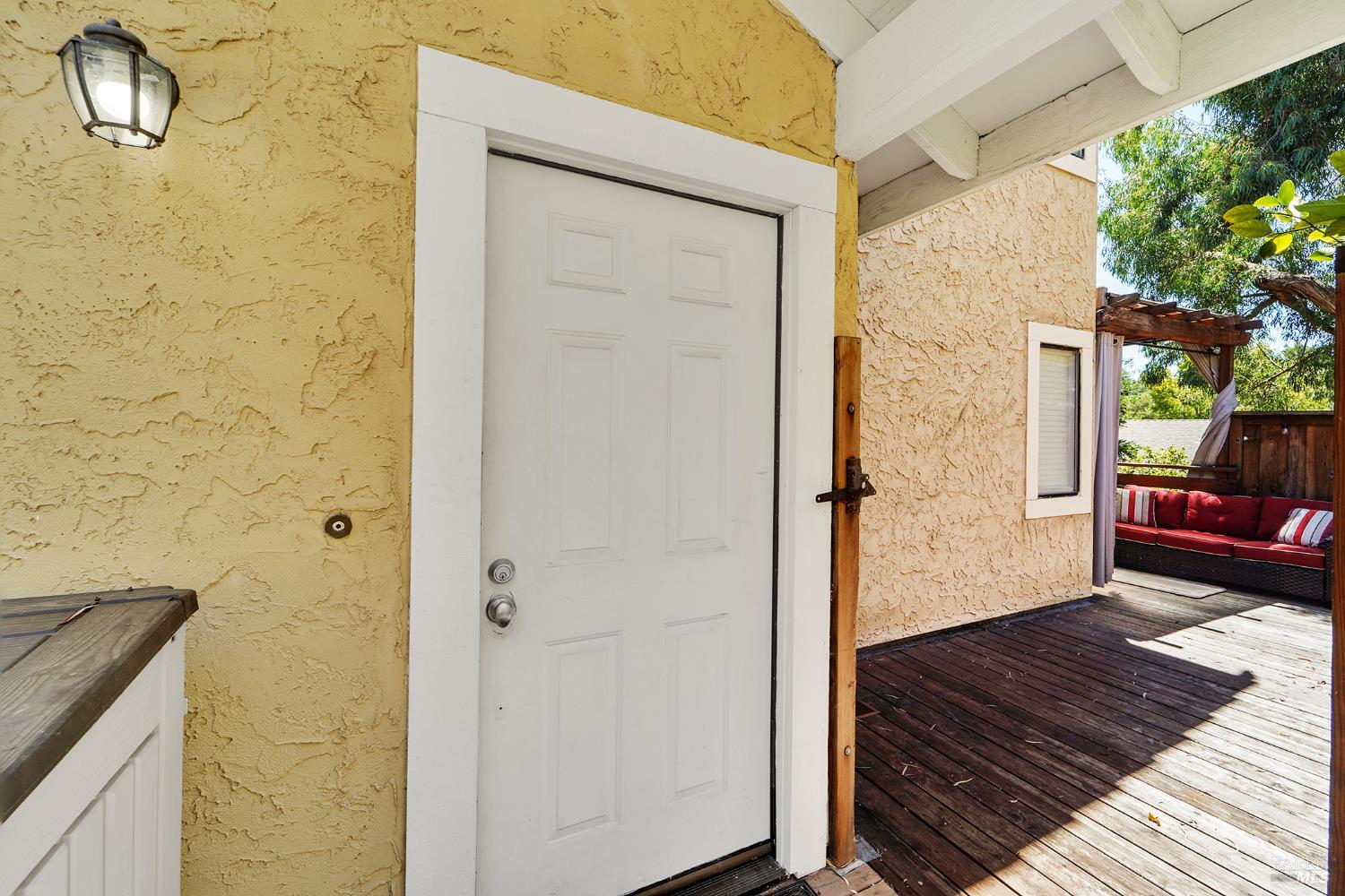 Detail Gallery Image 4 of 24 For 2109 Lost Lake Pl, Martinez,  CA 94553 - 2 Beds | 2 Baths