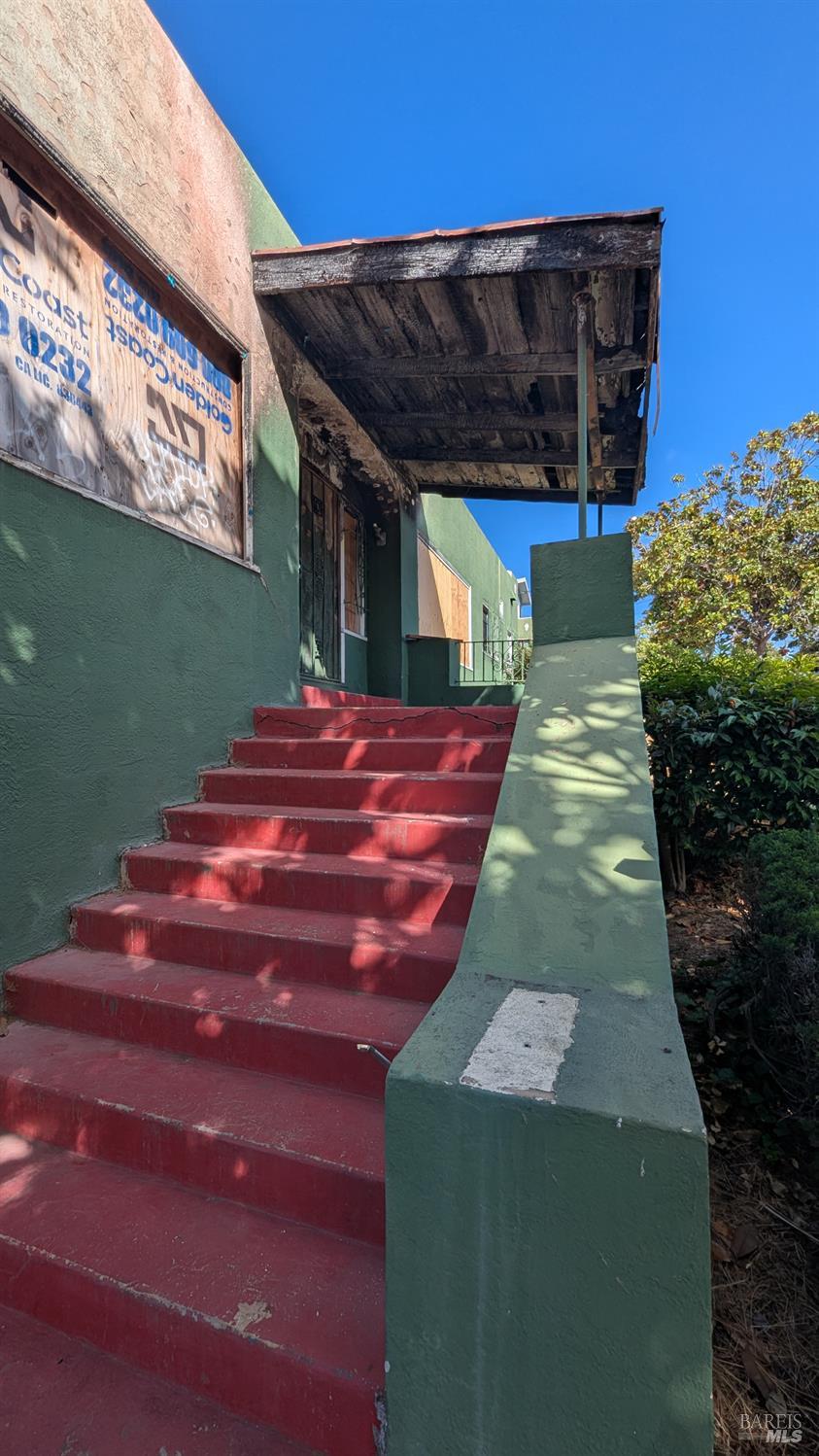 Detail Gallery Image 16 of 18 For 4851 Walnut St, Oakland,  CA 94619 - 4 Beds | 3 Baths