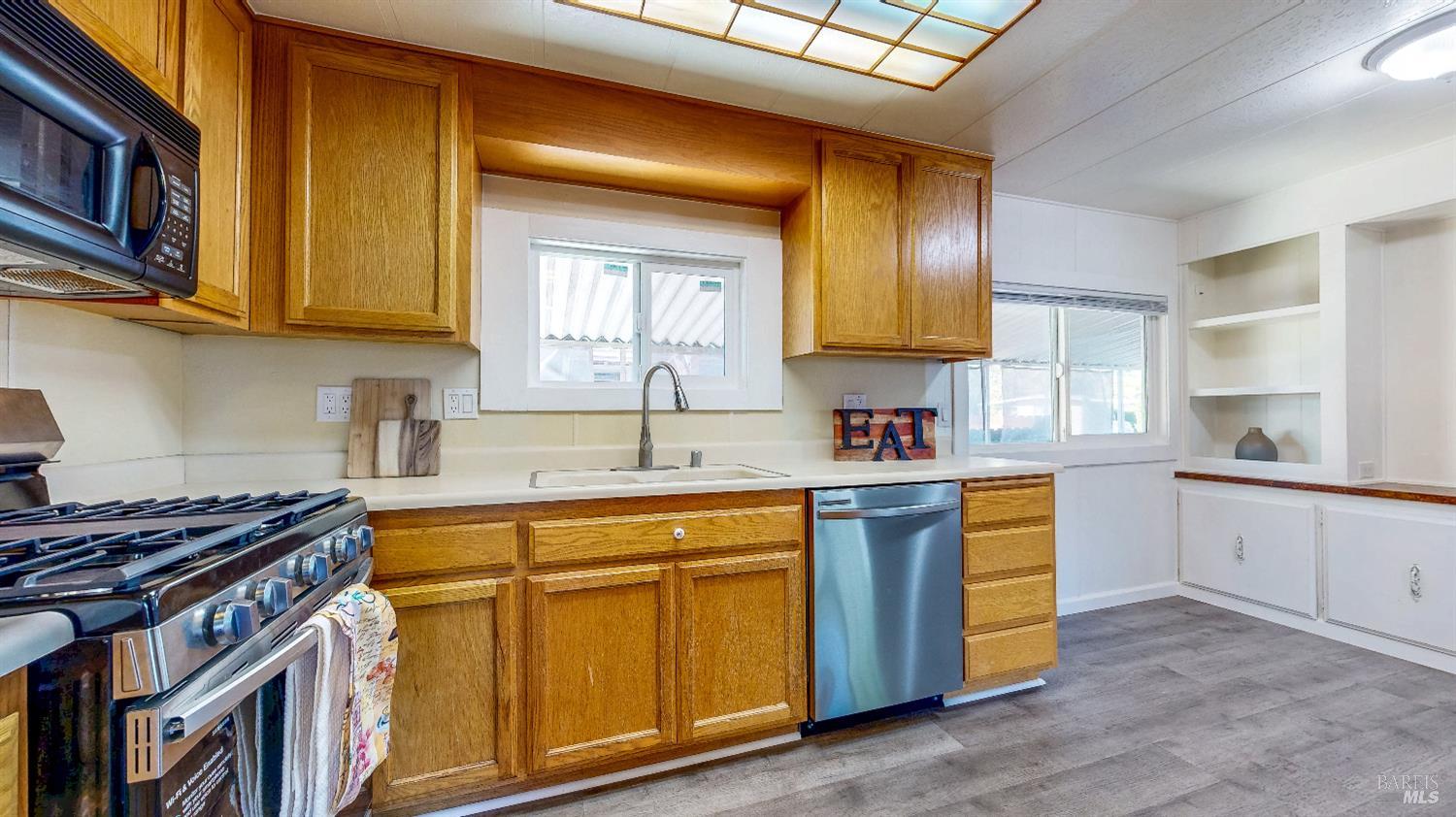 Detail Gallery Image 6 of 50 For 121 Pamplona Ct, Rohnert Park,  CA 94928 - 3 Beds | 2 Baths