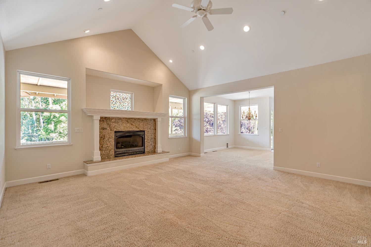 Detail Gallery Image 7 of 56 For 7842 Joyce Dr, Sebastopol,  CA 95472 - 4 Beds | 2/1 Baths