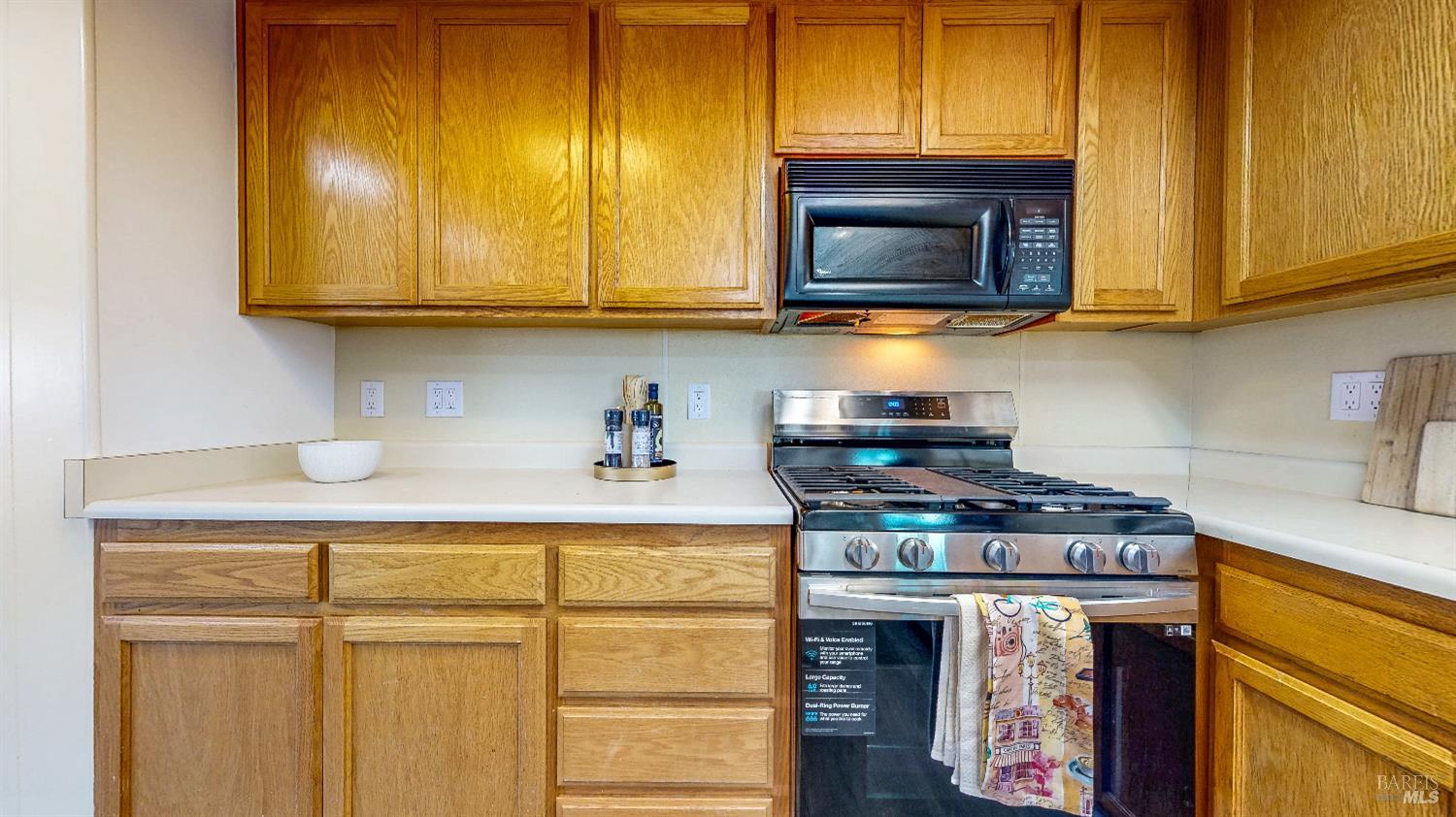 Detail Gallery Image 5 of 50 For 121 Pamplona Ct, Rohnert Park,  CA 94928 - 3 Beds | 2 Baths