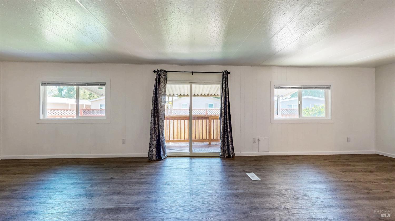 Detail Gallery Image 17 of 50 For 121 Pamplona Ct, Rohnert Park,  CA 94928 - 3 Beds | 2 Baths