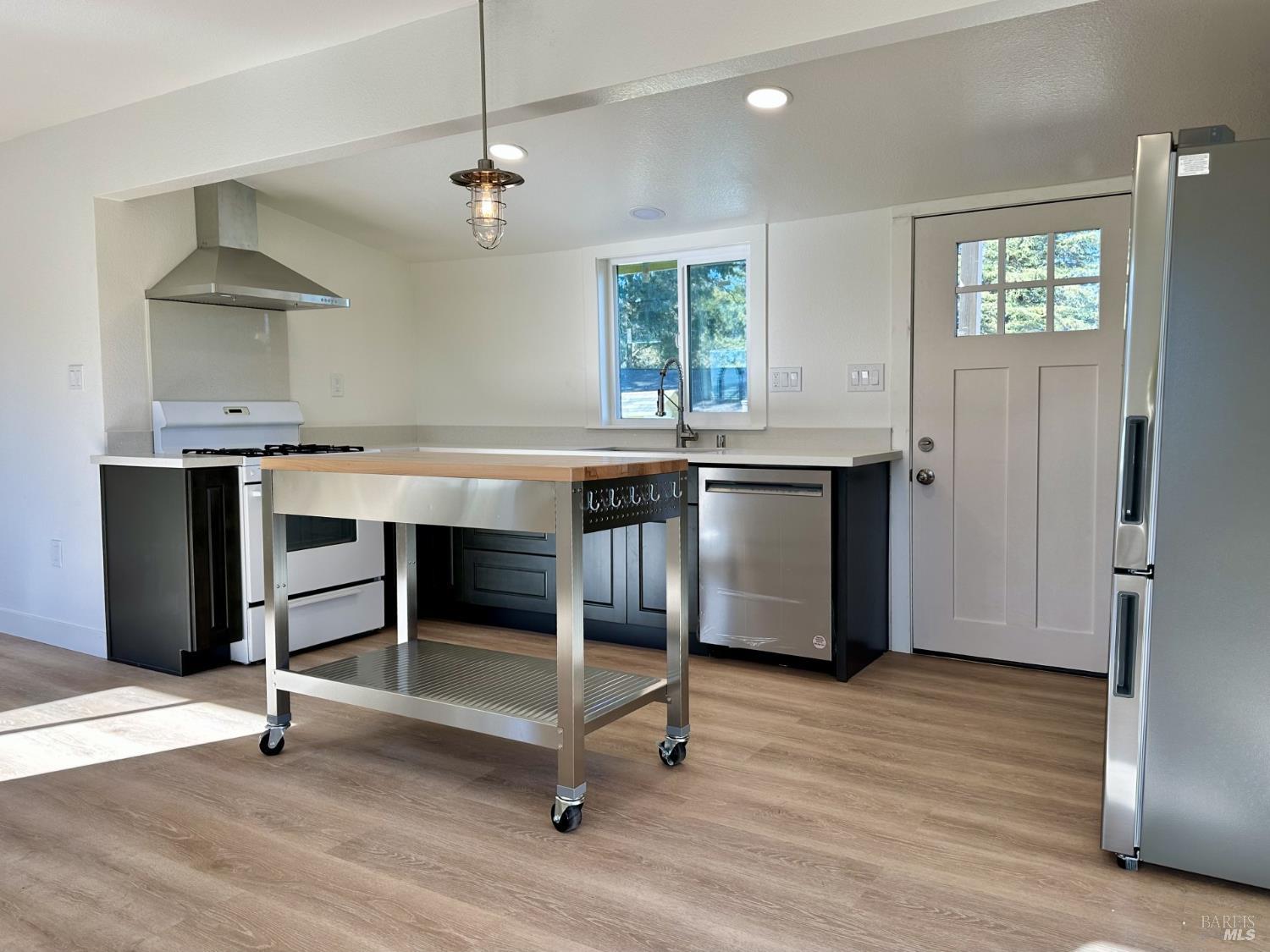 Detail Gallery Image 32 of 43 For 4605 Gravenstein Hwy, Sebastopol,  CA 95472 - 3 Beds | 3 Baths